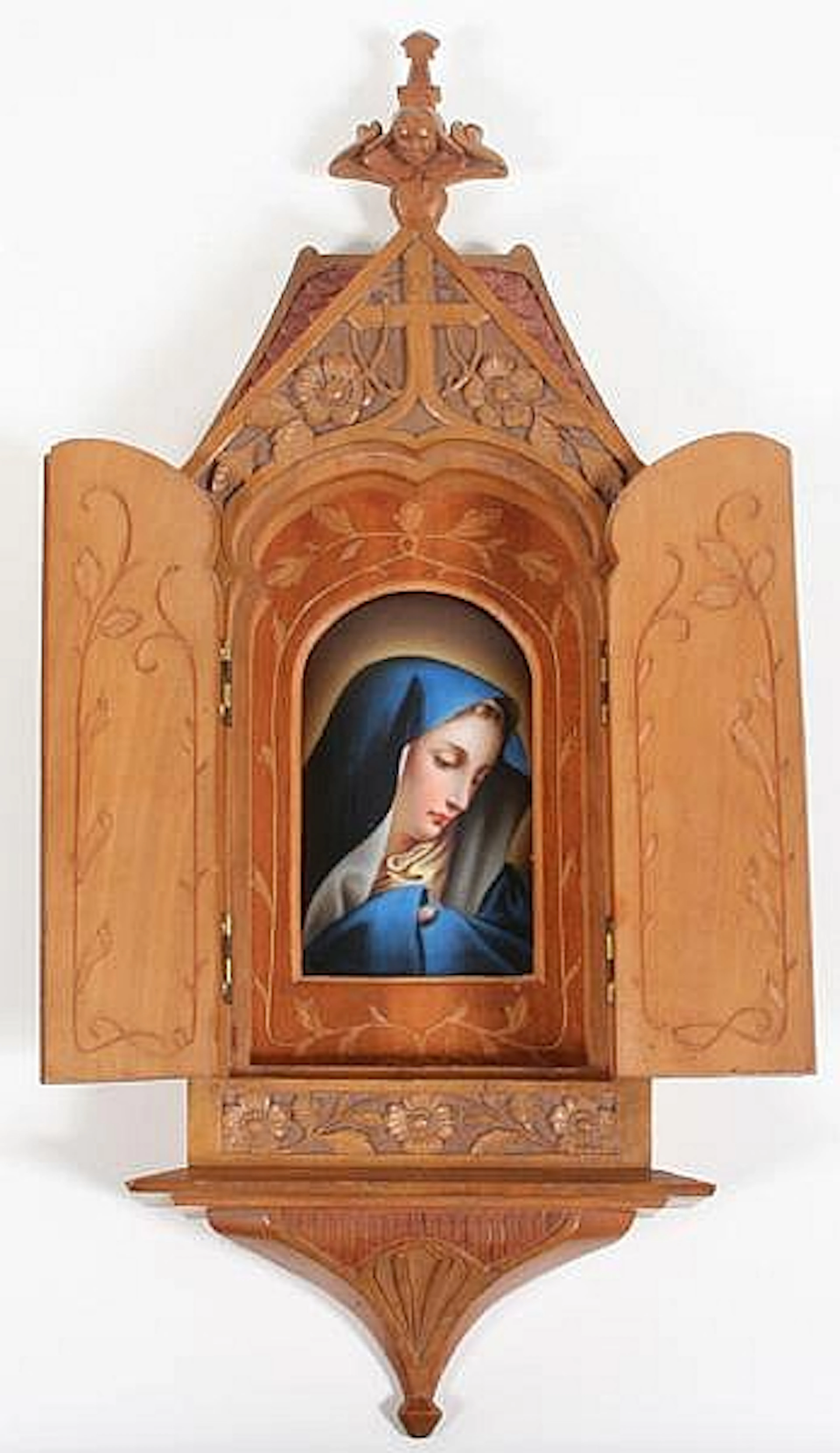 PORCELAIN MATER DOLOROSO PLAQUE IN CARVED WOODEN FRAME
