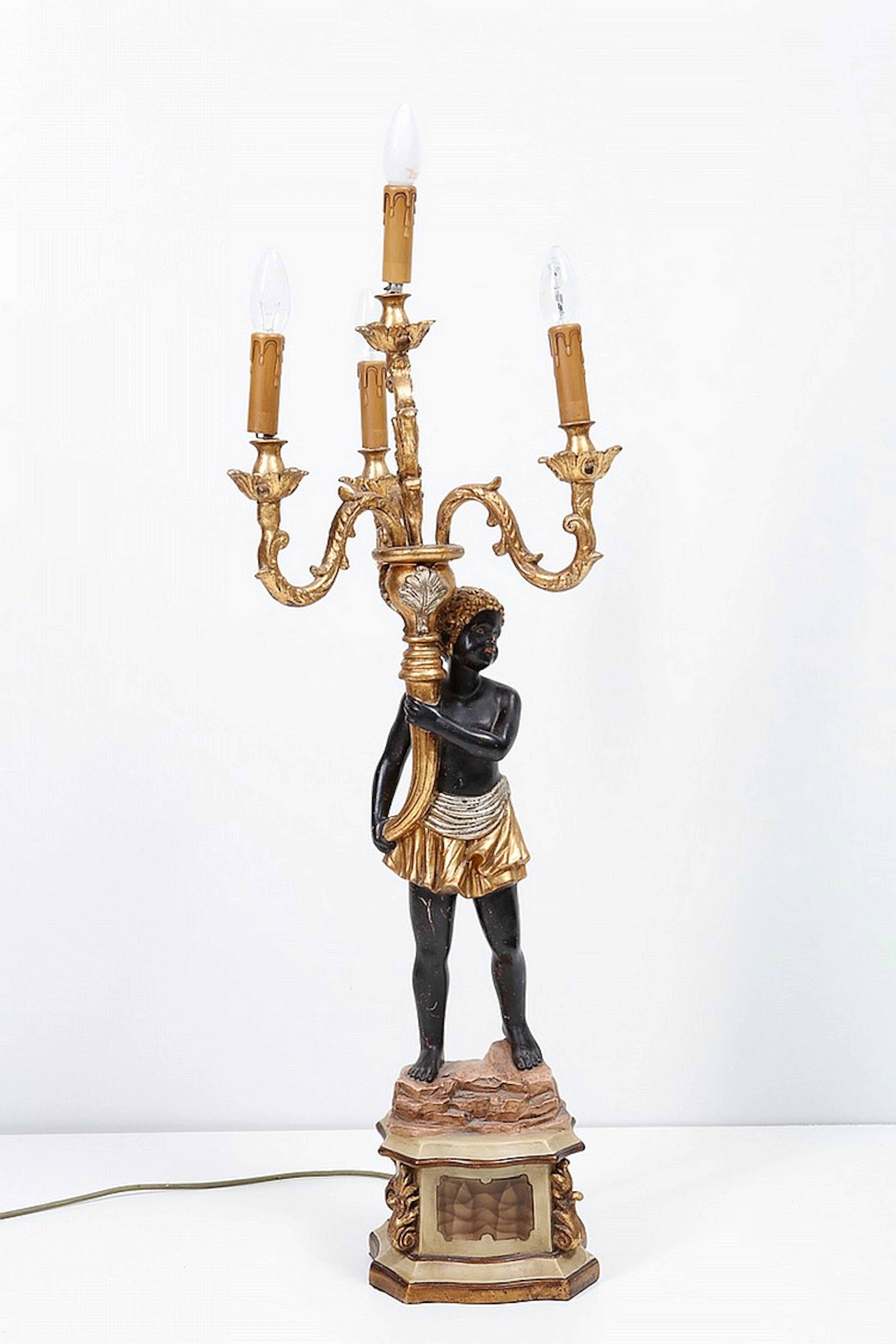 CHANDELIER WITH FOUR LIGHTS