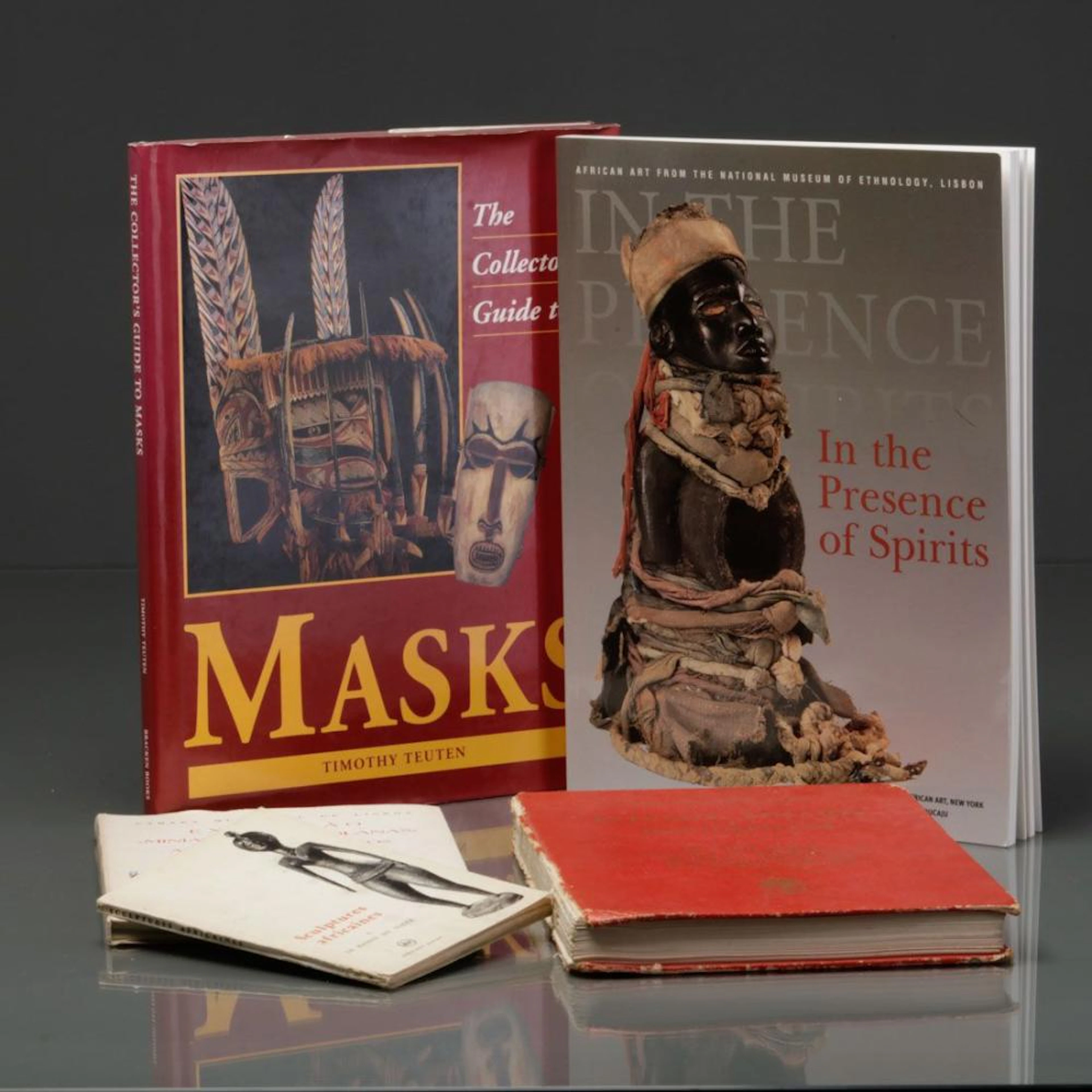 CINCO LIVROS DE ARTE AFRICANA