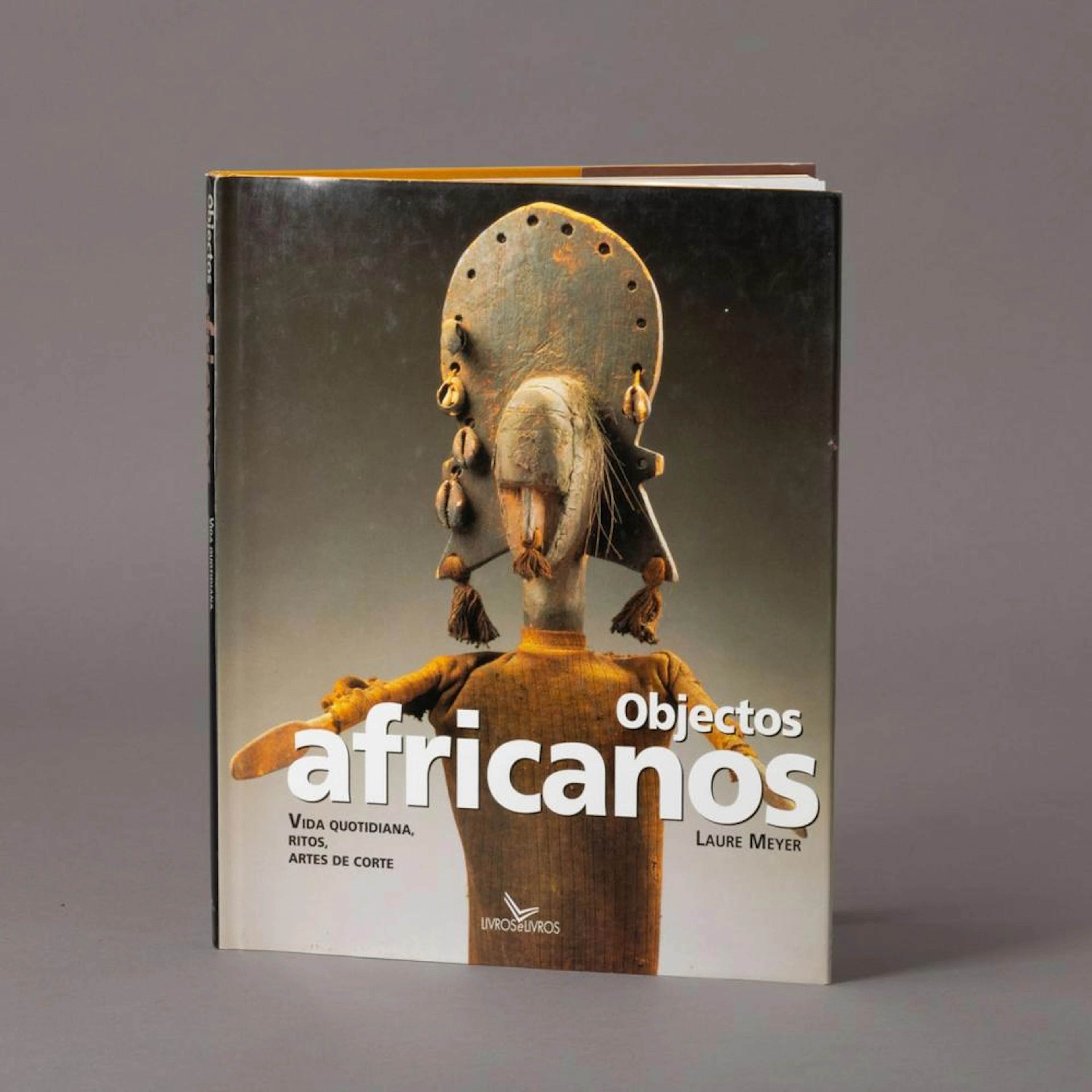 OBJECTOS AFRICANOS - VIDA QUOTIDIANA, RITOS, ARTES DE CORTE