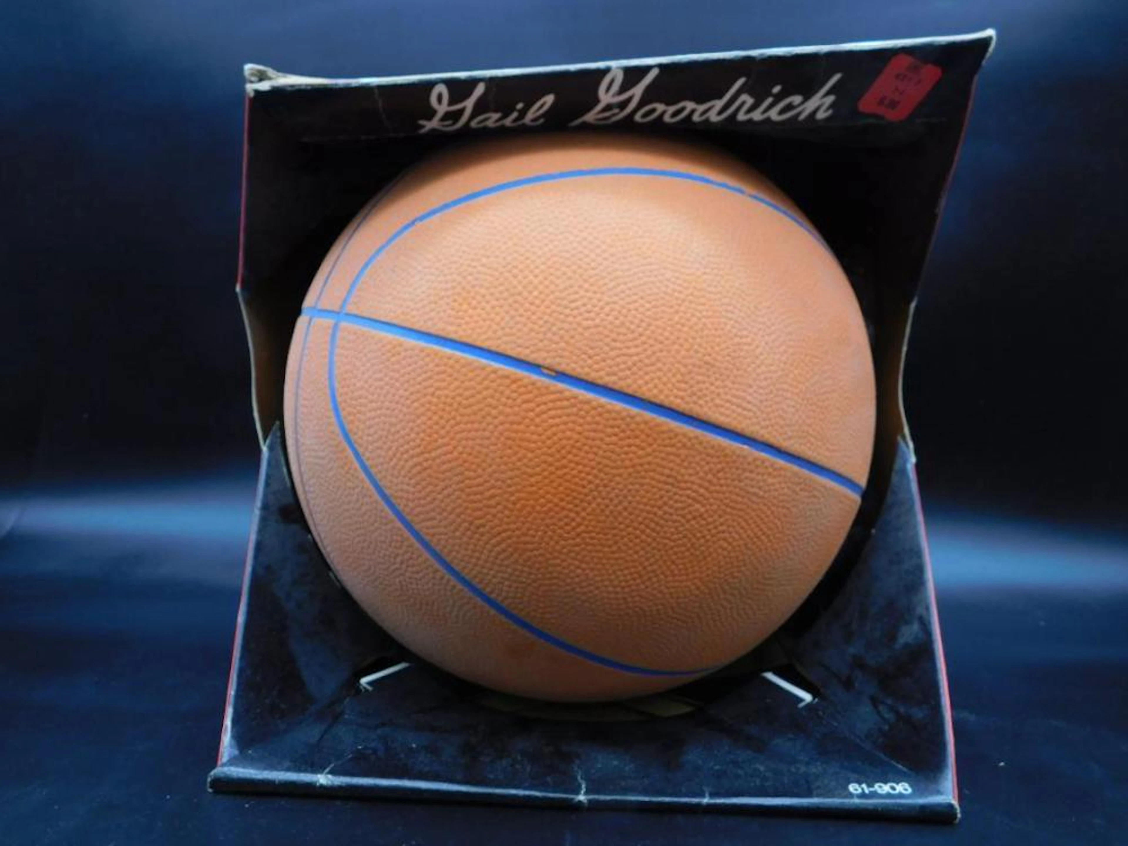 SPALDING GAIL GOODRICH BASKETBALL RETRO SPORTS MEMORABILIA