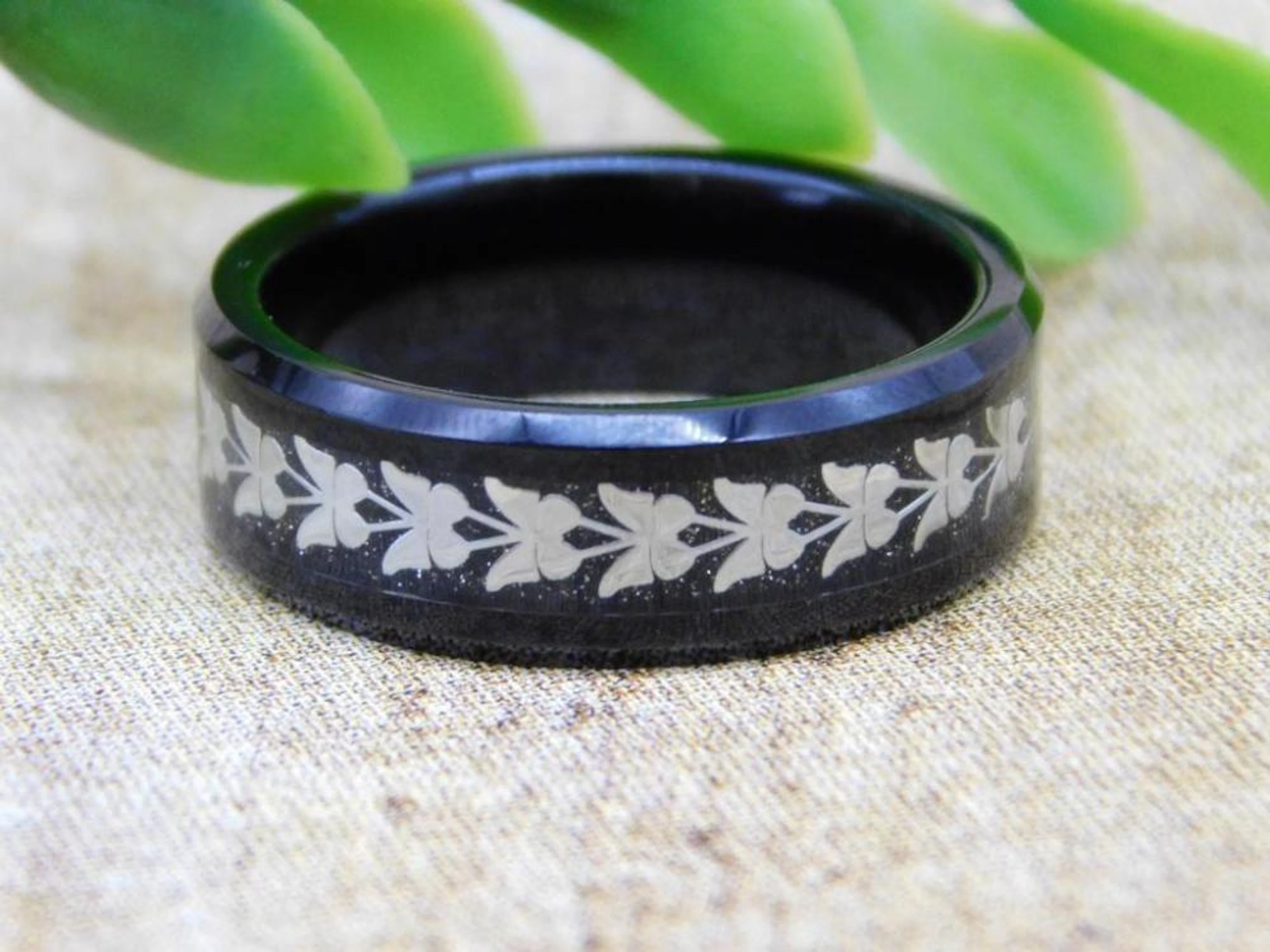 TUNGSTEN CARBIDE RING SIZE 11 ROCK STONE LAPIDARY SPECIME