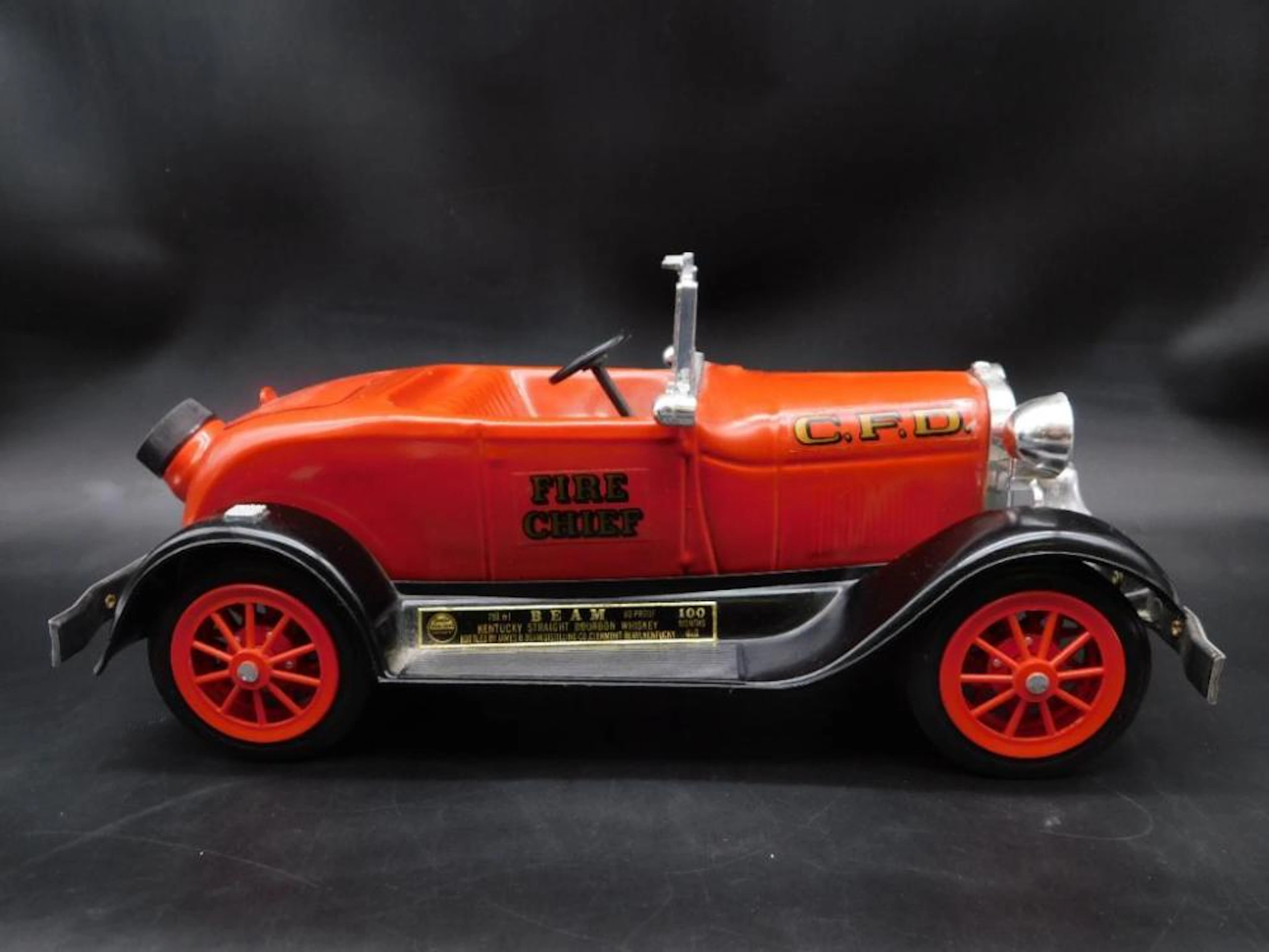 JIM BEAM FIRE CHIEF DECANTER VINTAGE ANTIQUE