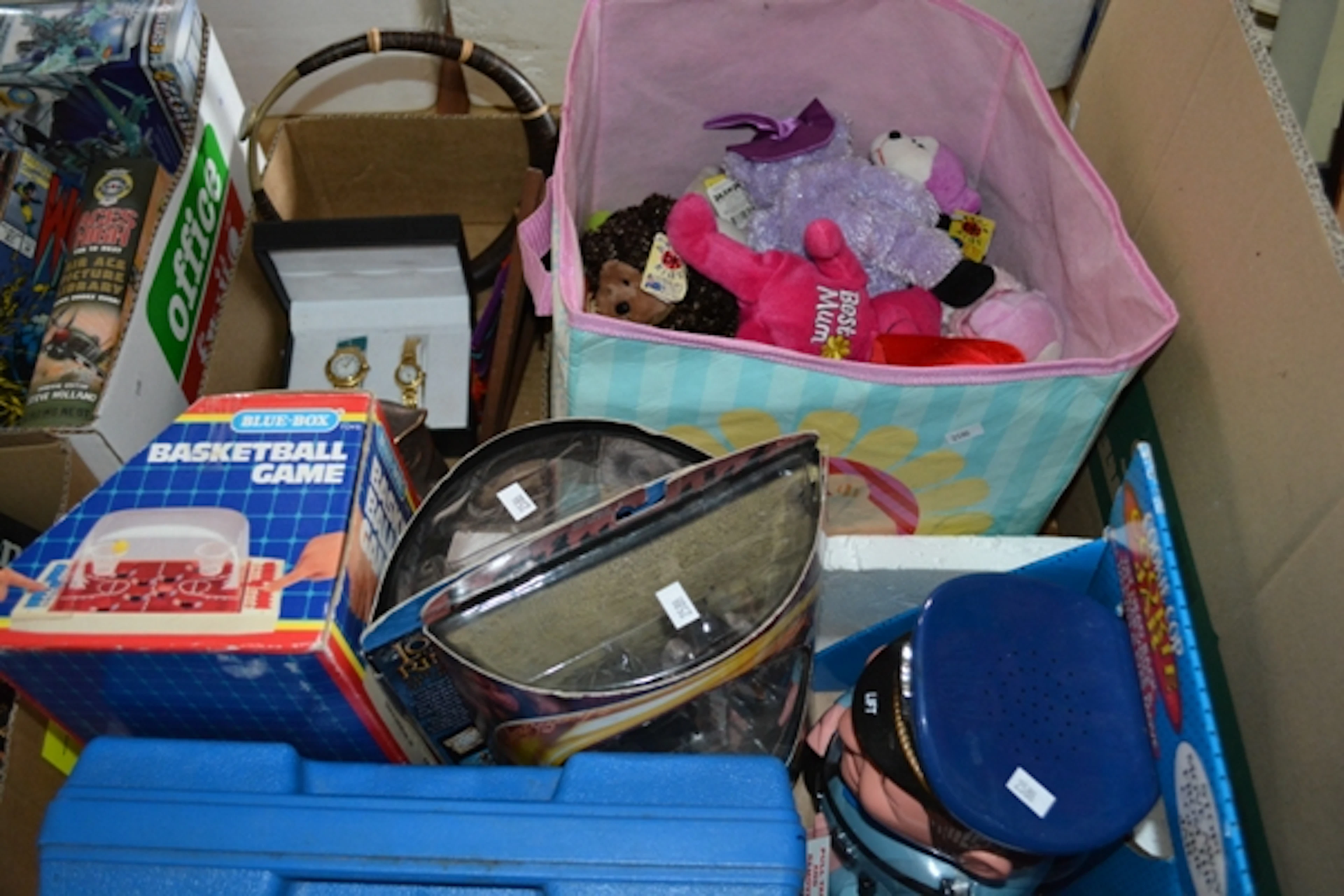 Table lot incl. various toys, Beanie Bears, qty
