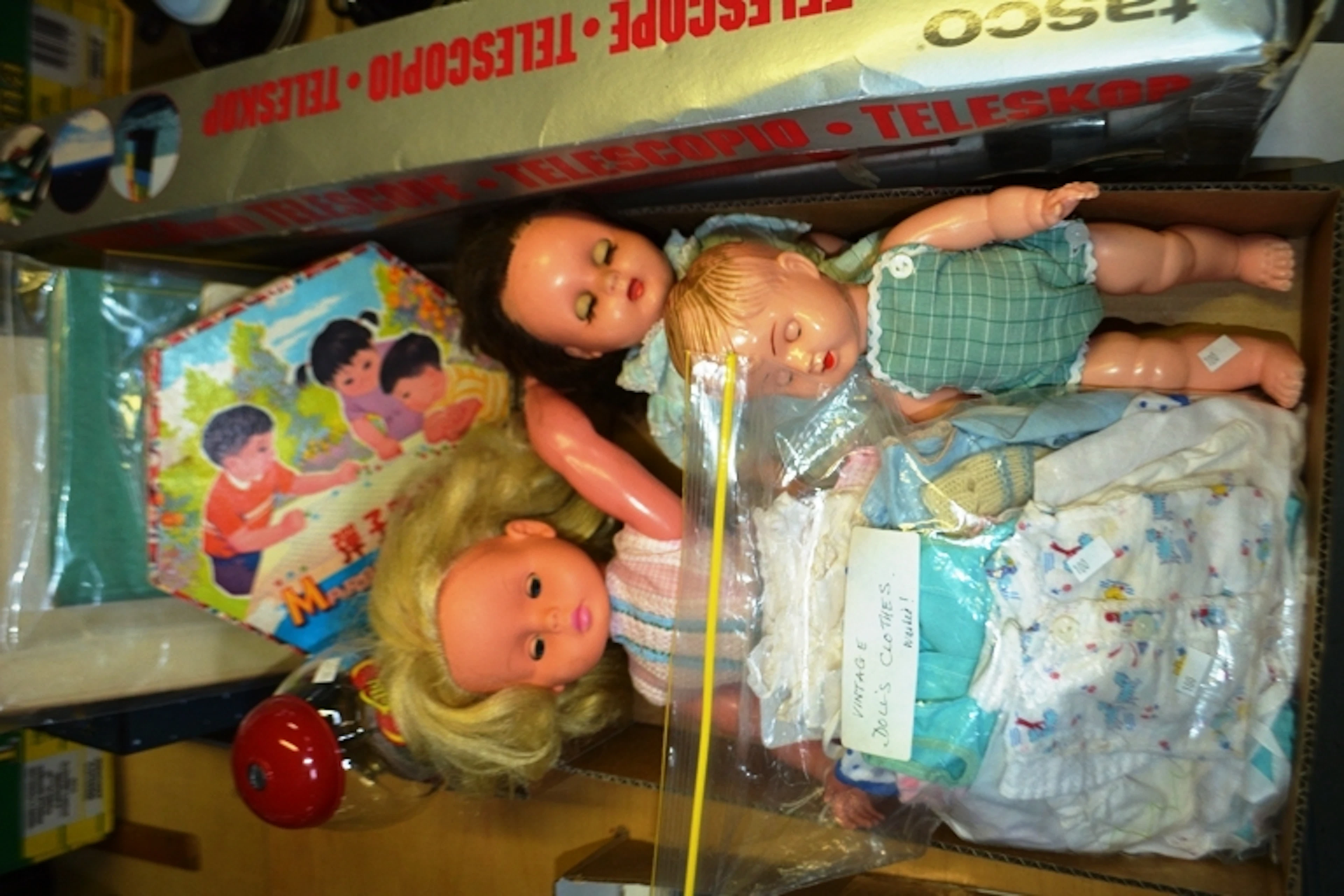 2 boxes toys incl