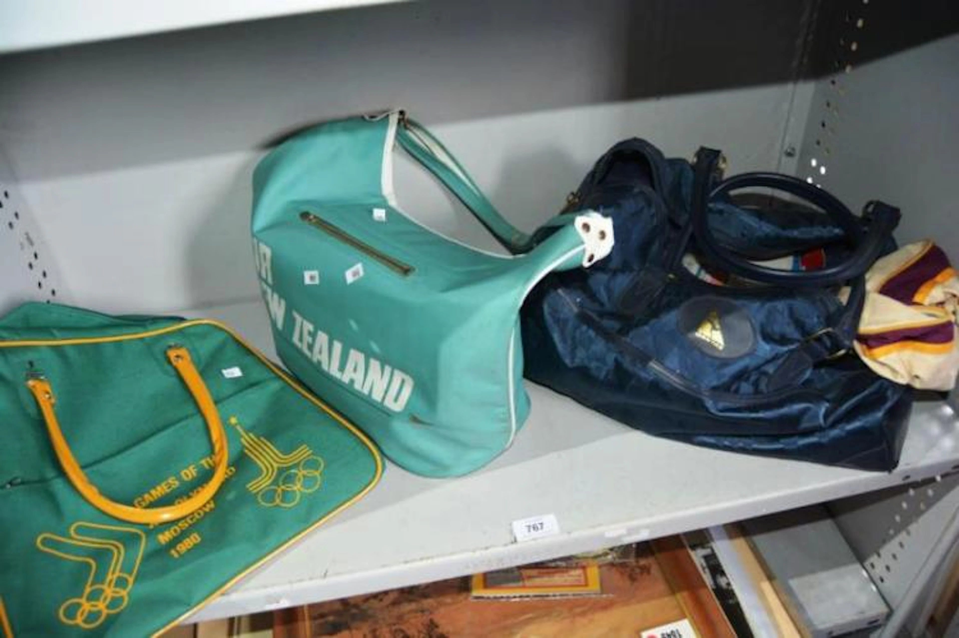 Qty of vintage cabin bags incl. The Moscot