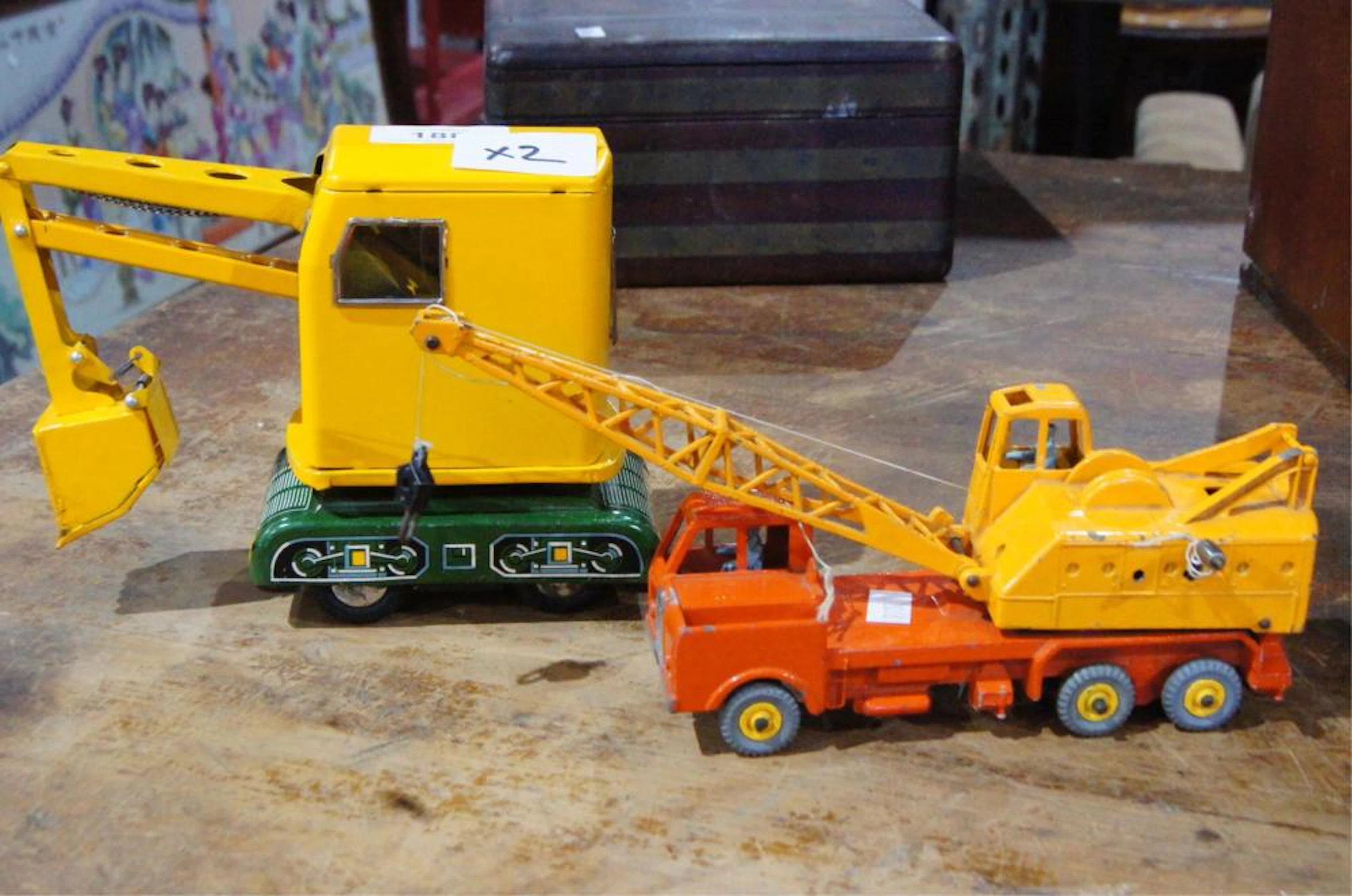 2 vintage toys incl. 1 x Japanese made tin plate
