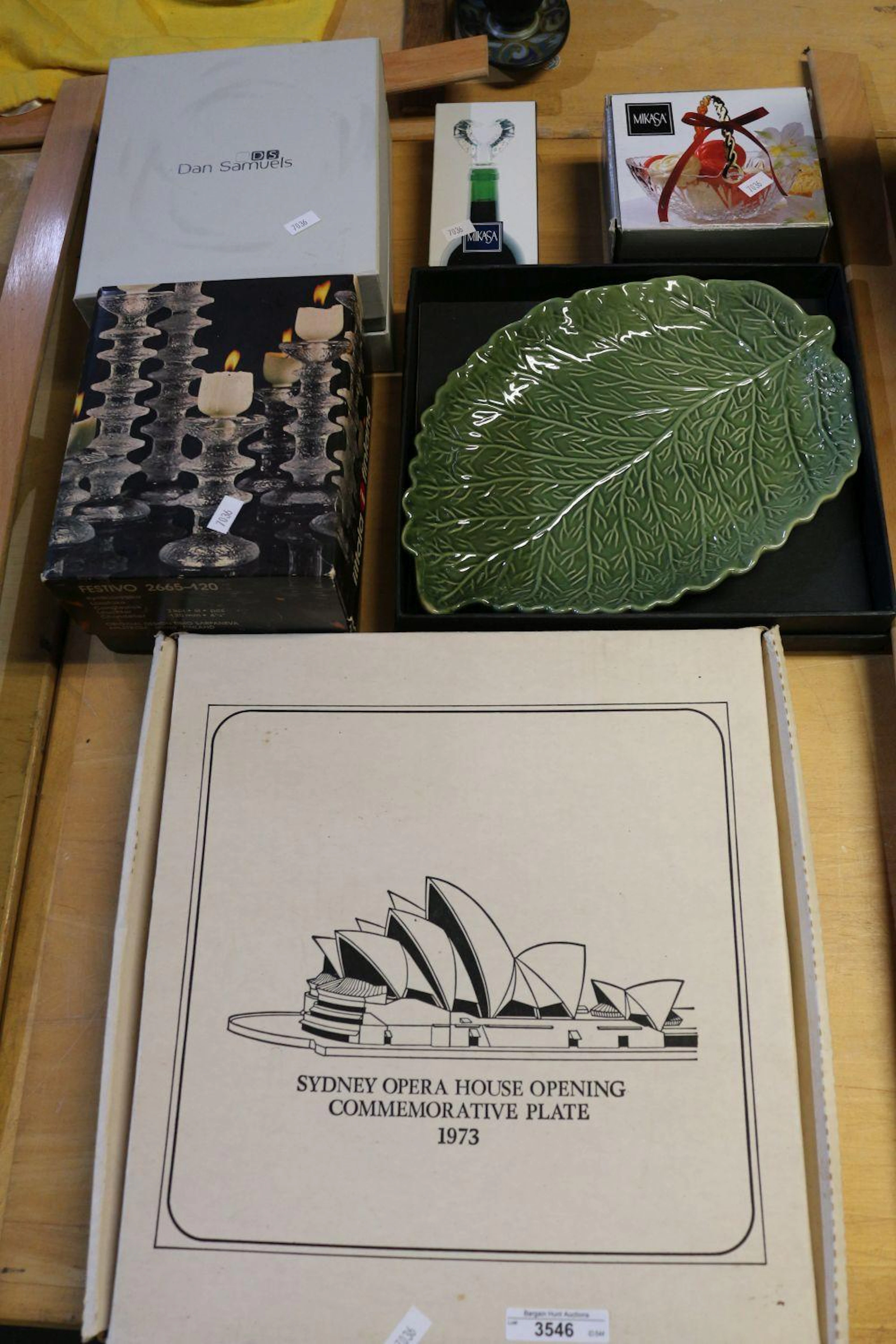 Various boxed homewares