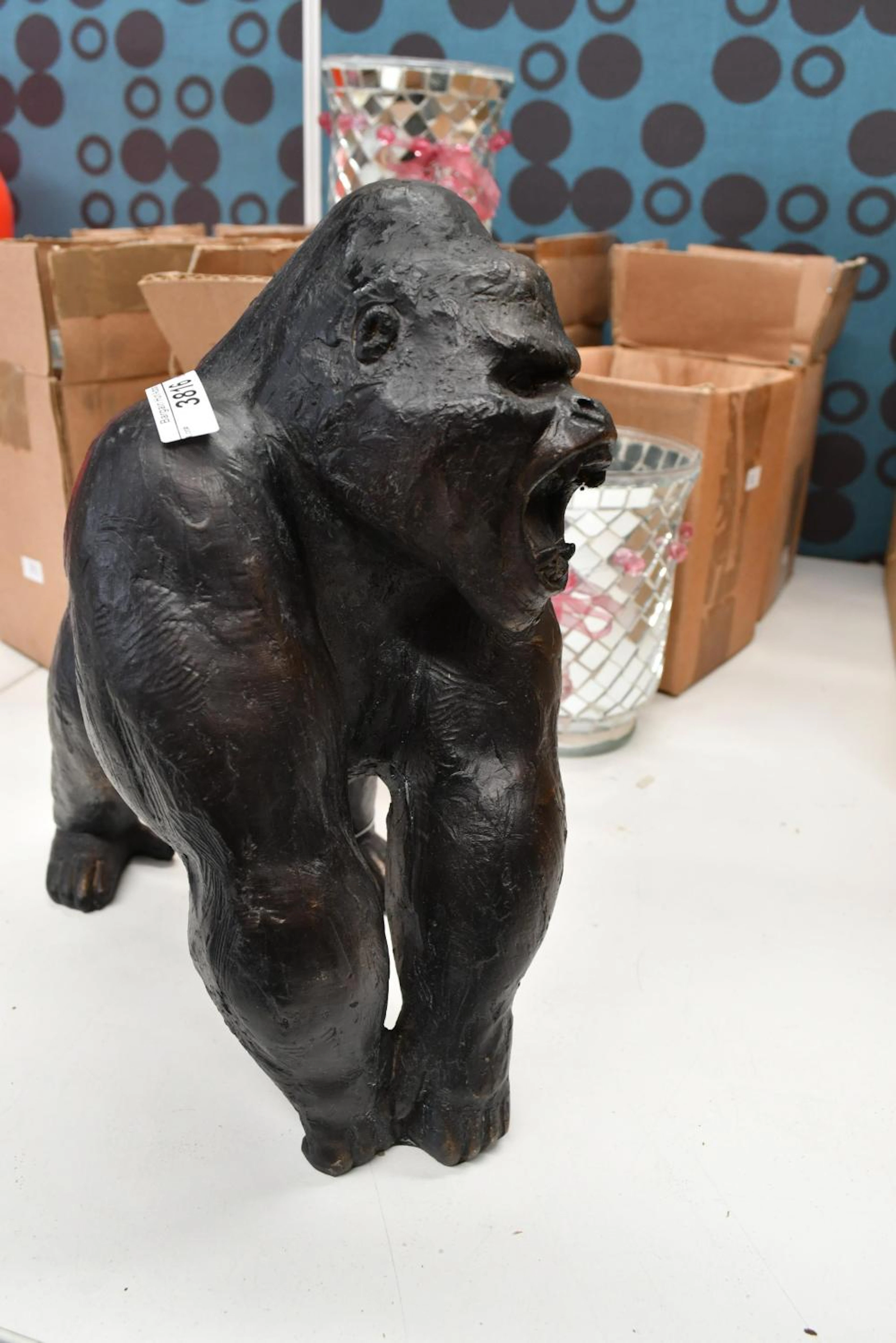 Oshi brand King Kong Gorilla figure, made of resin with a bronzed finish. 26cm H