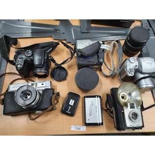 Cameras and equipment incl Minolta Uniomat