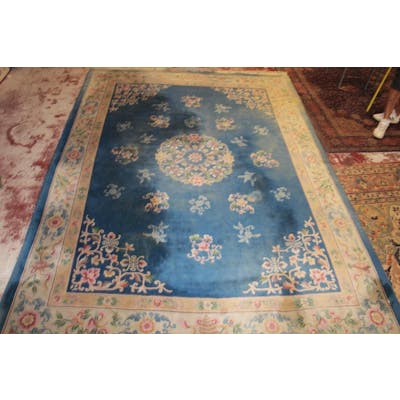 A good quality 20th century Chinese-style carpet with...