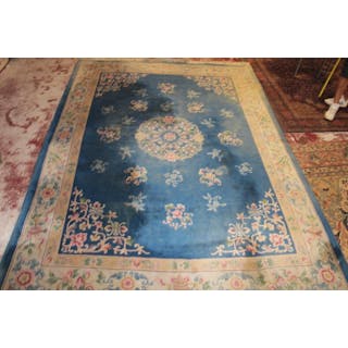 A good quality 20th century Chinese-style carpet with...
