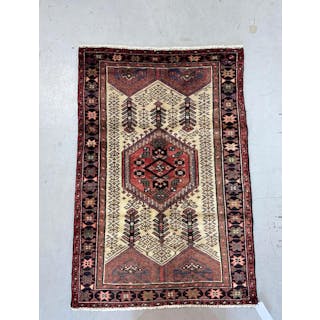 Persian Hamadan, hand knotted, 100% wool. 137cm x 60cm