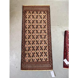 Persian Turkoman rug, hand knotted, 100% wool. 137cm x 60cm.