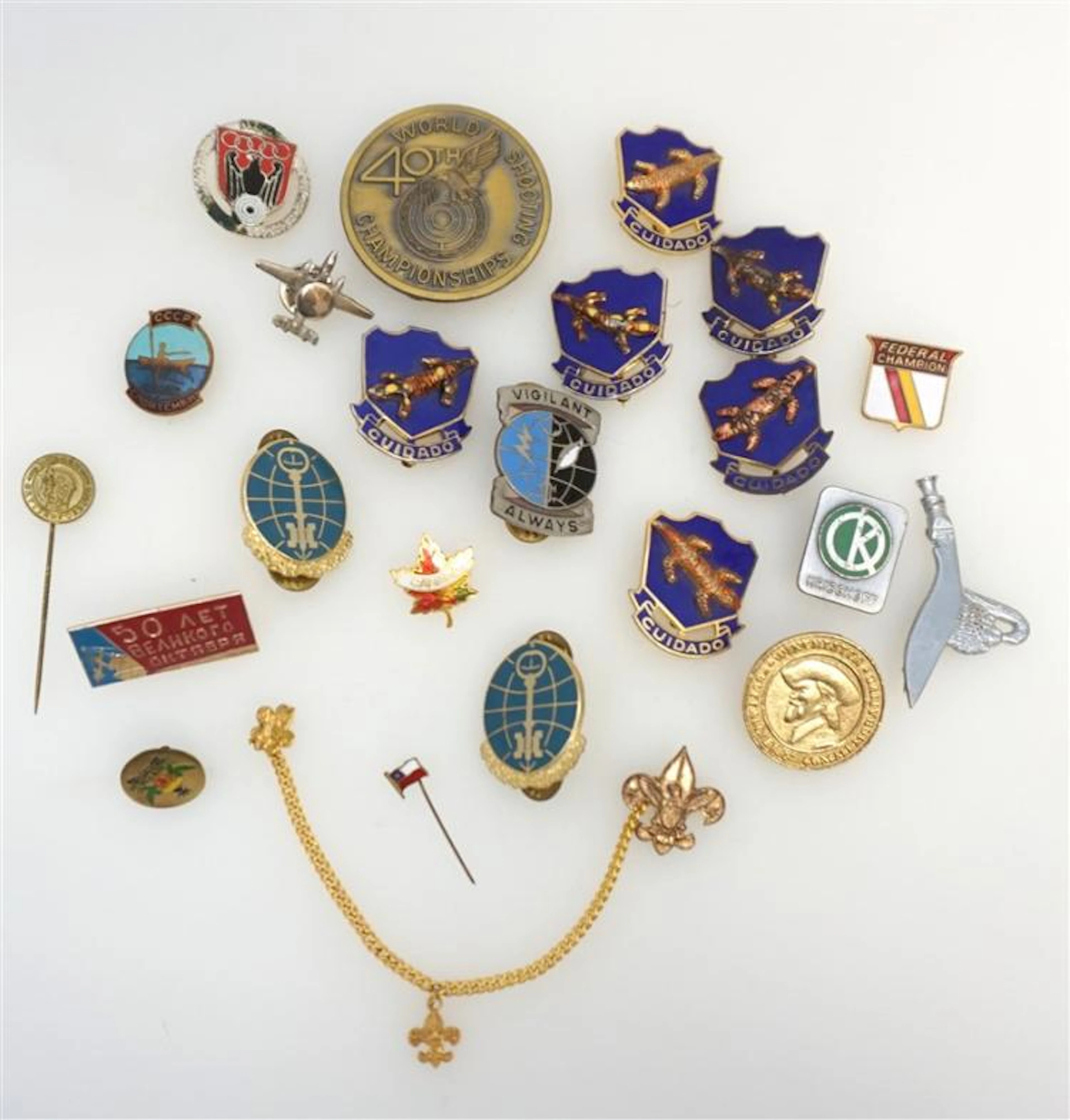 22 VINTAGE FIREARM & MILITARY BADGES / PINS +