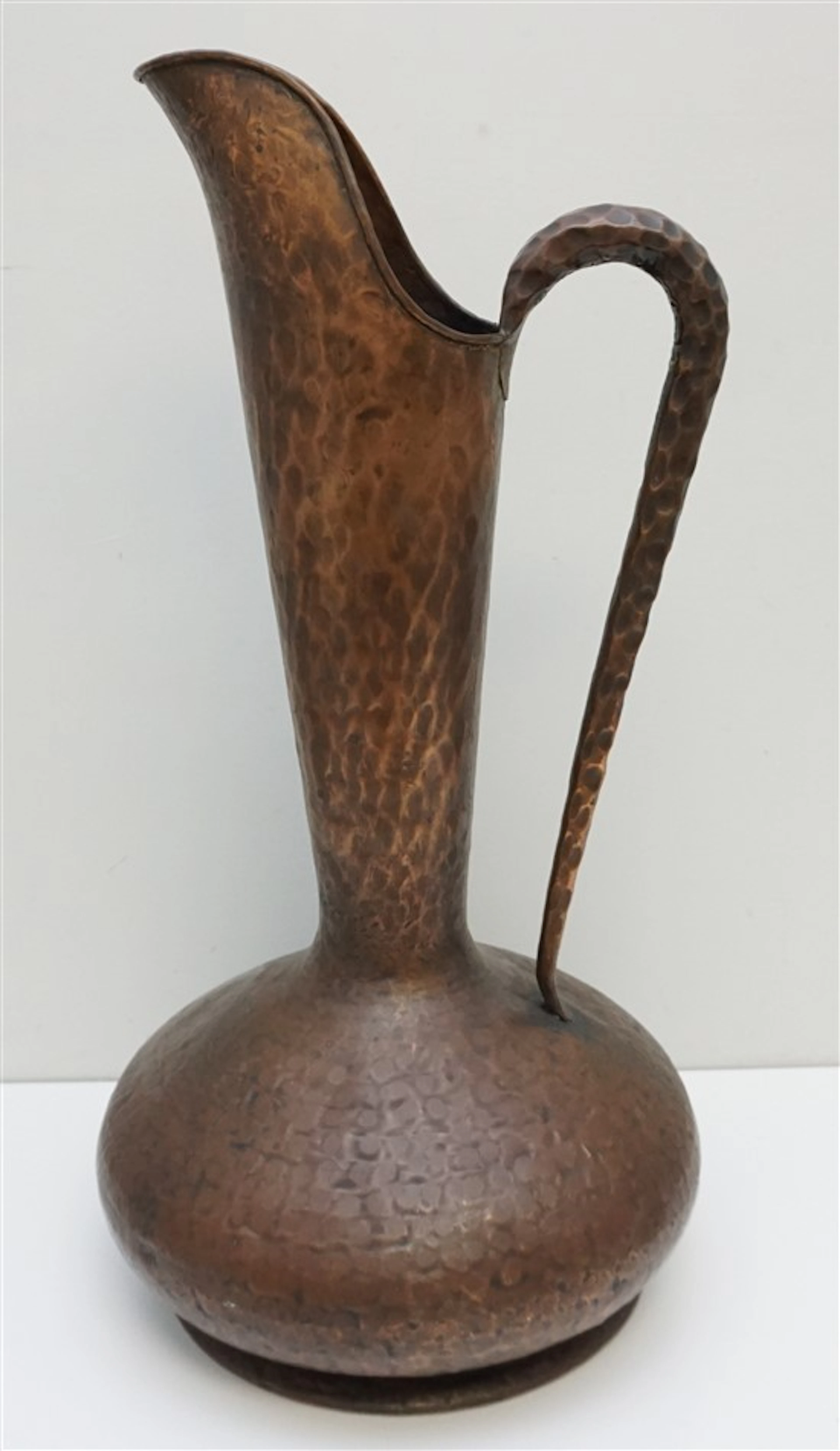 LARGE ITALIAN HAMMERED COPPER PITCHER