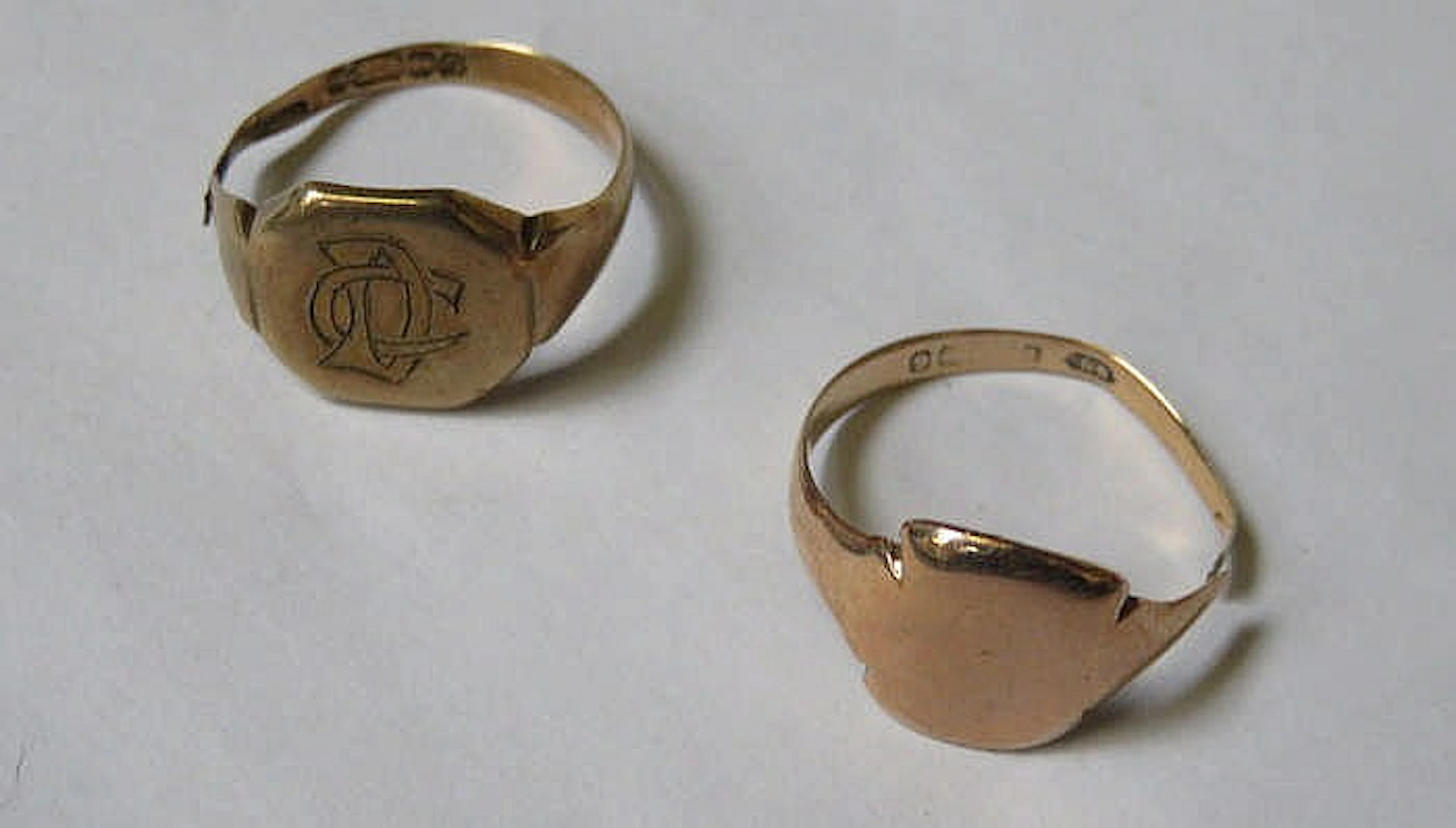 TWO 9ct GOLD SIGNET RINGS (BOTH AT FAULT)