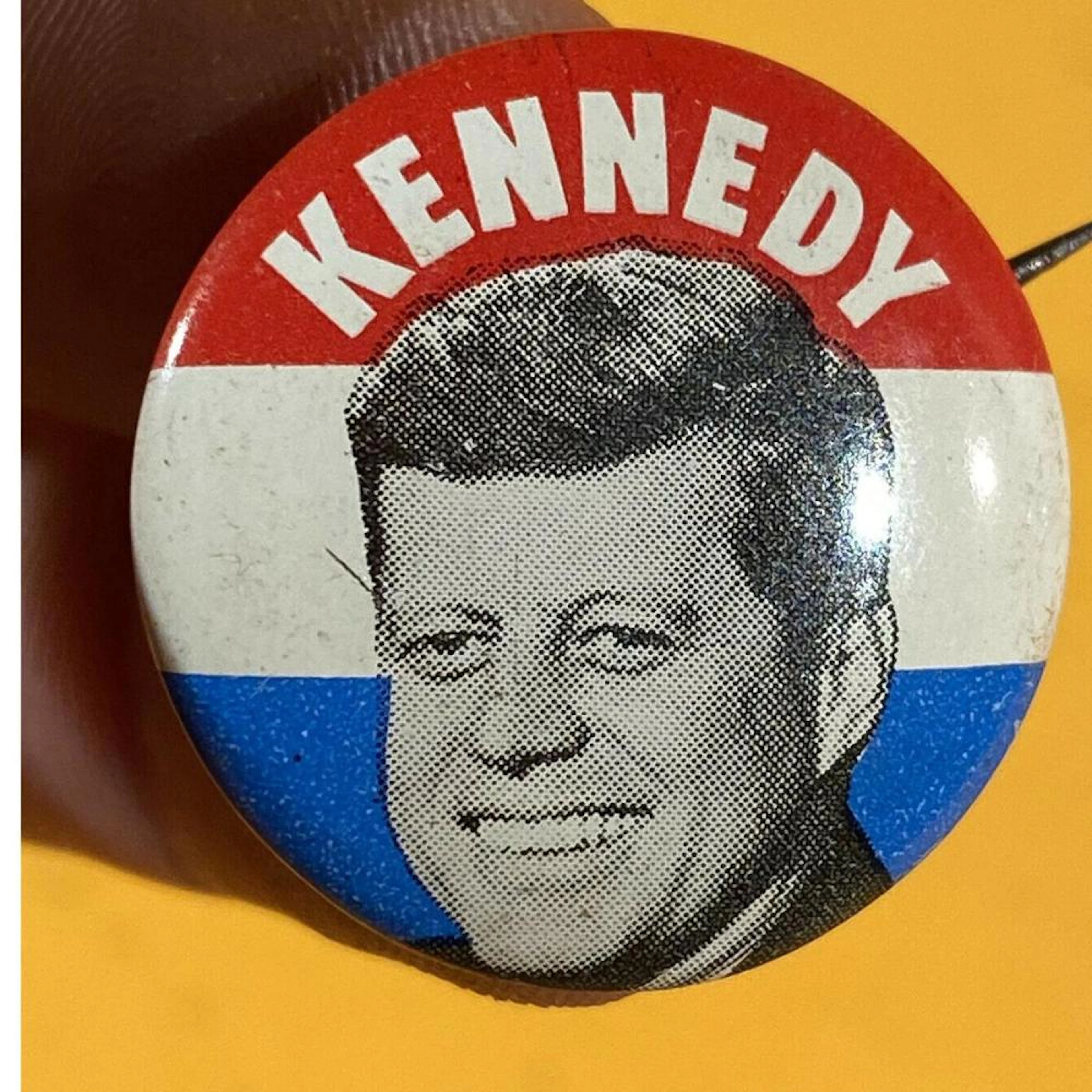 1960 JOHN F KENNEDY Portrait red white blue pin 1? pinback JFK Litho Butto