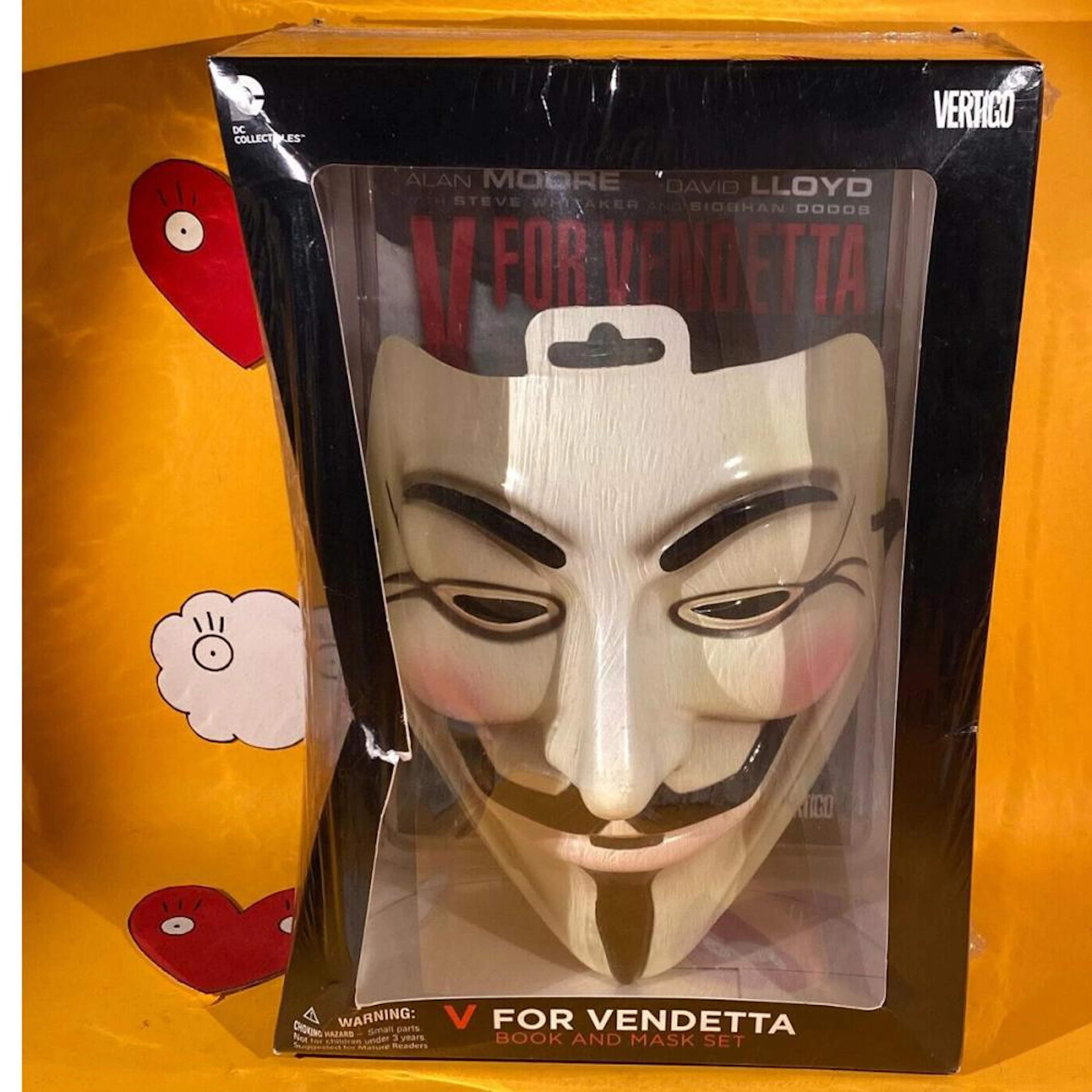 V for Vendetta VERTIGO Deluxe Collector Set, Book and Mask Set