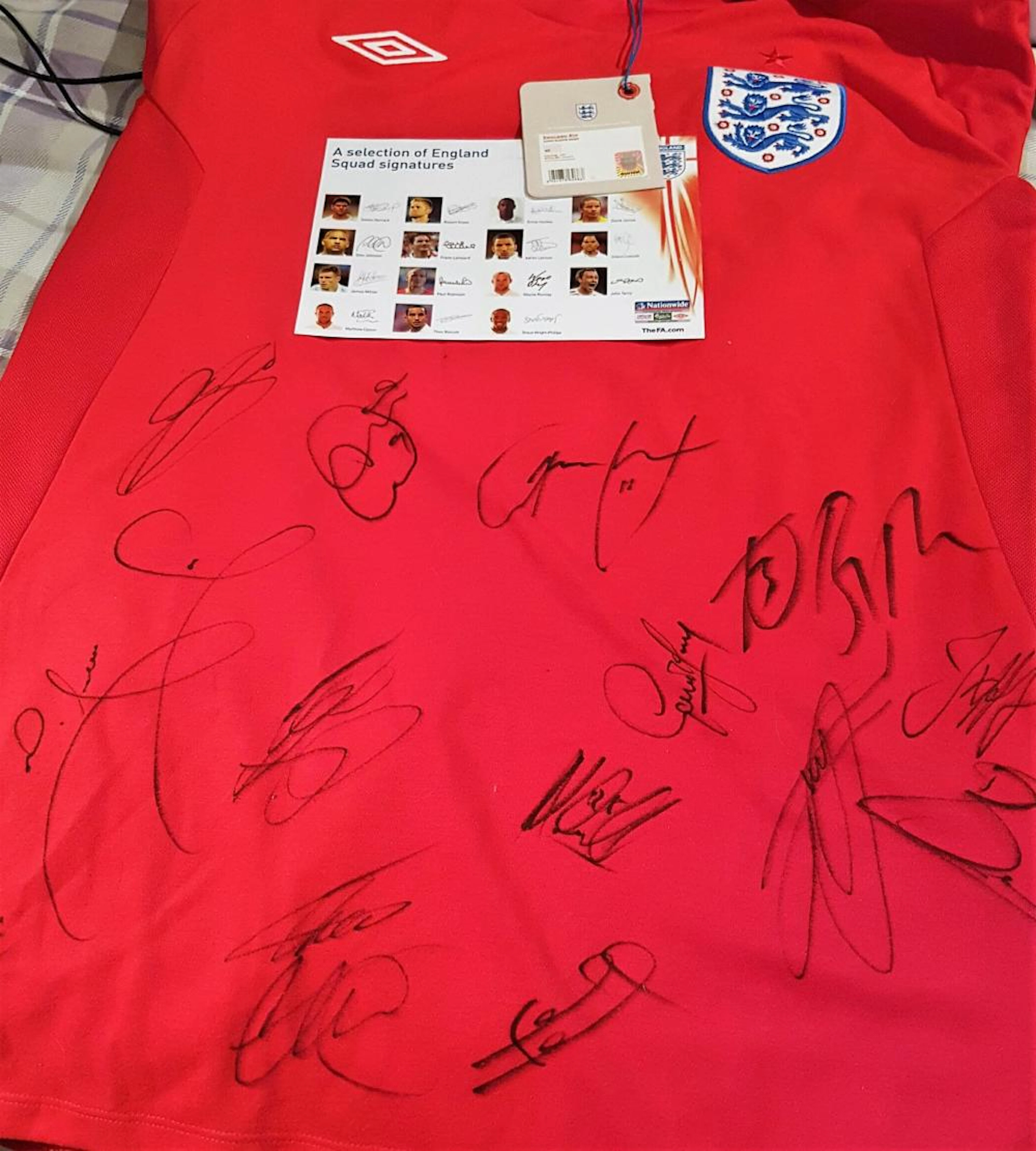 Lot 160: Team Signed England Shirt Signed by Senior