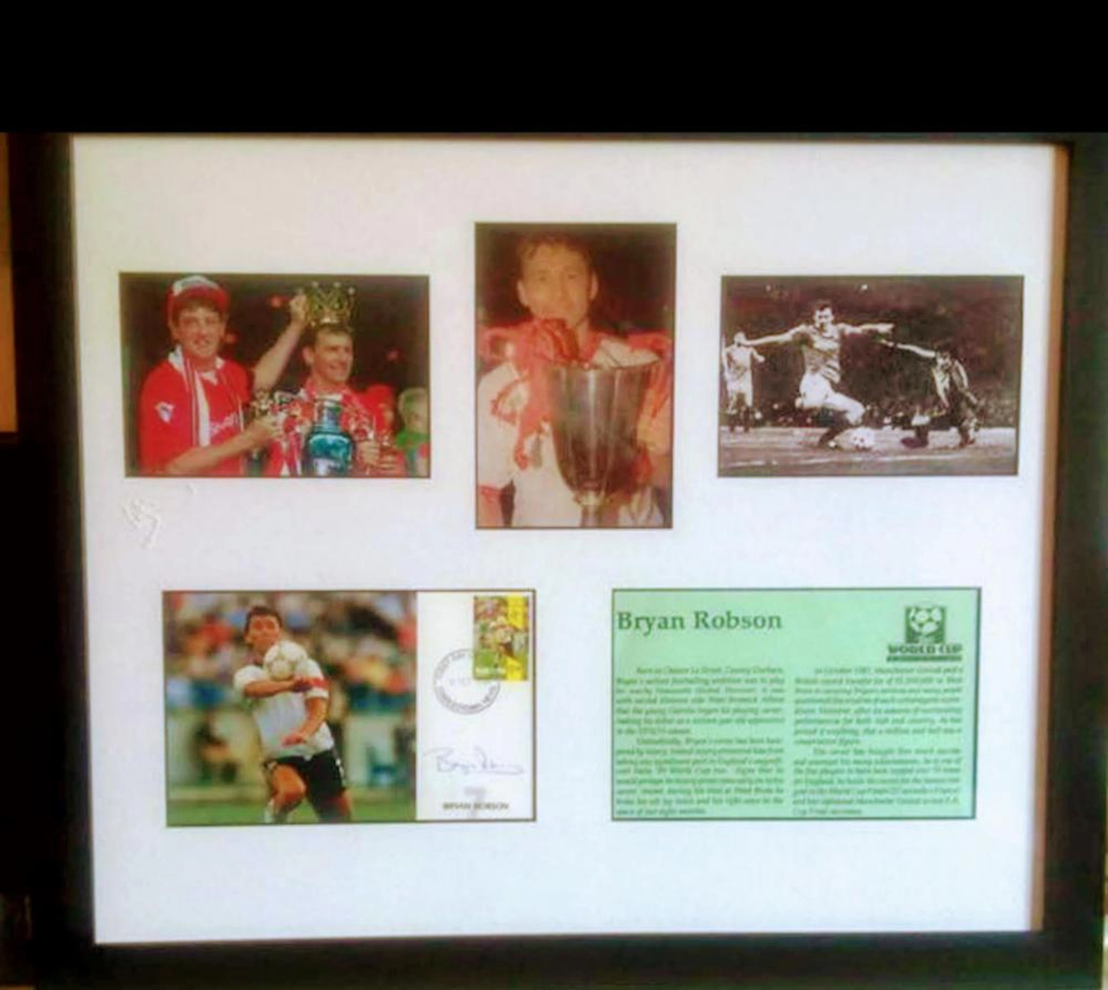 Lot 148 - Fantastic Manchester United Bryan Robson picture