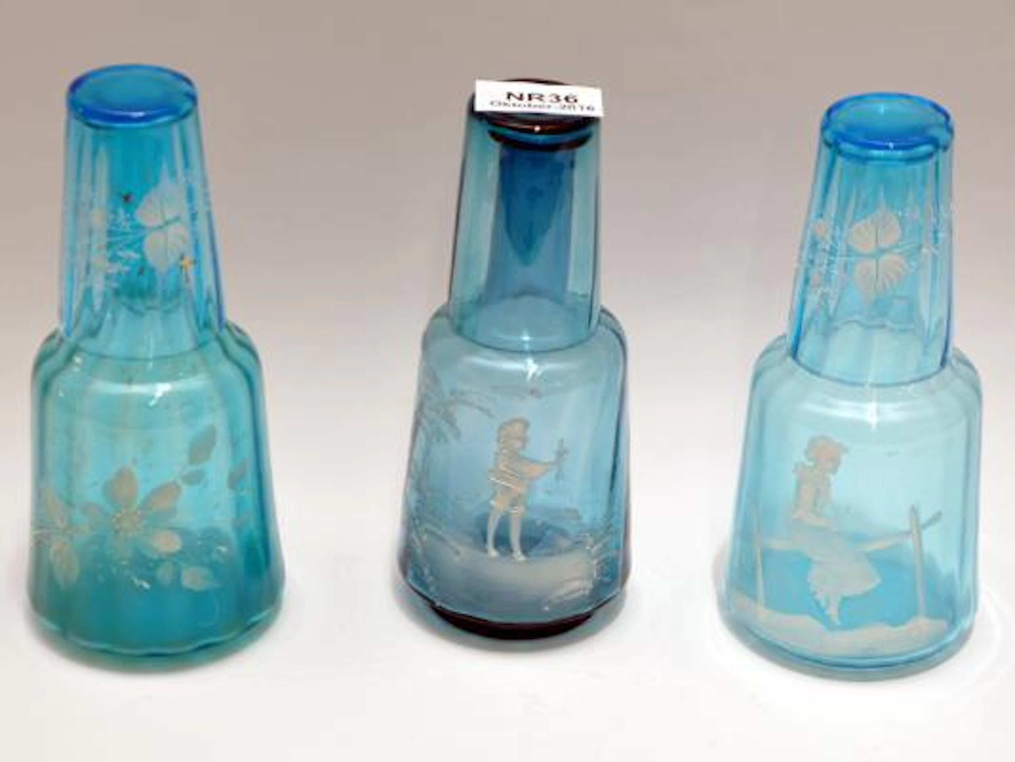 Vattenkaraffer Med Tillhörande Glas Mary Gregory 3 Stycken