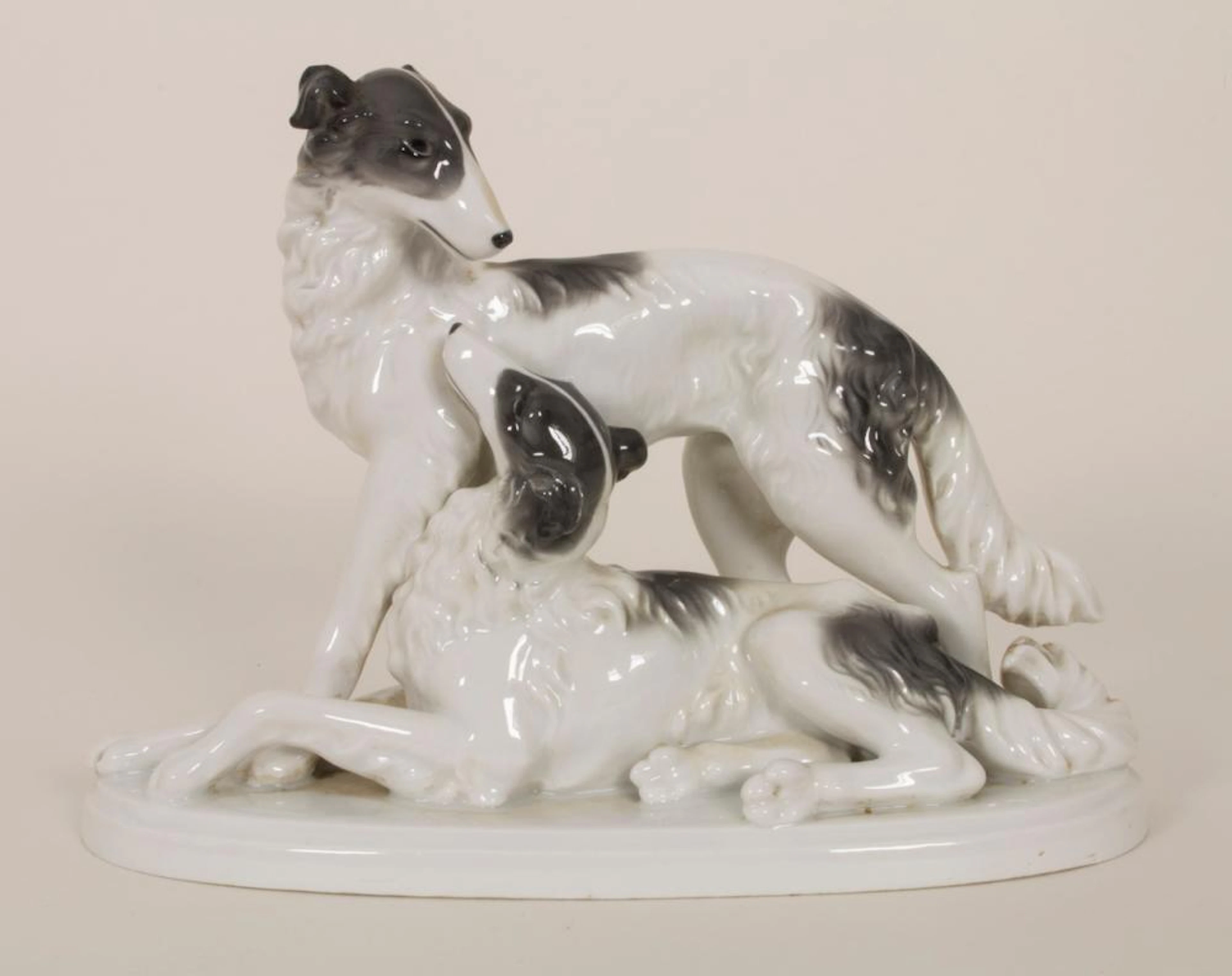Tierfigurengruppe 'Barsoi-Paar' / An animal figure group 'Ba