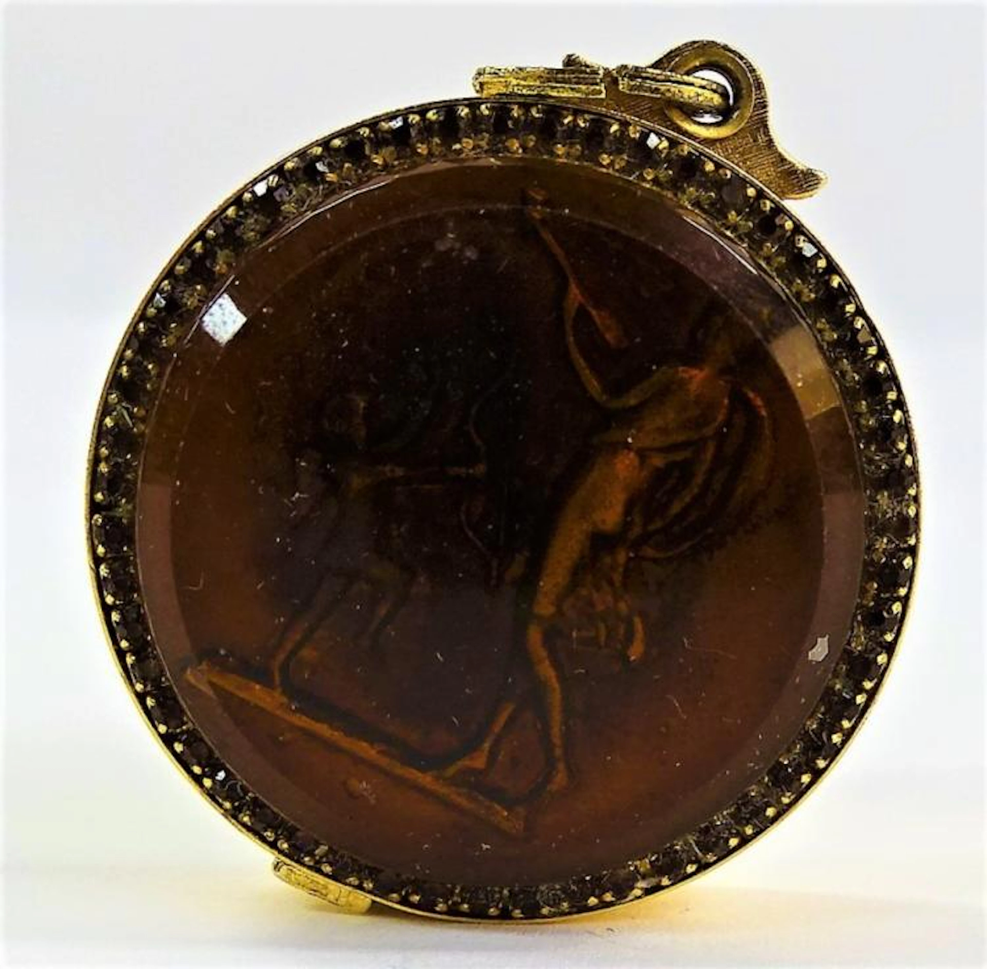 RARE LILLY DACHE GLD TN W/ CAMEO COMPACT