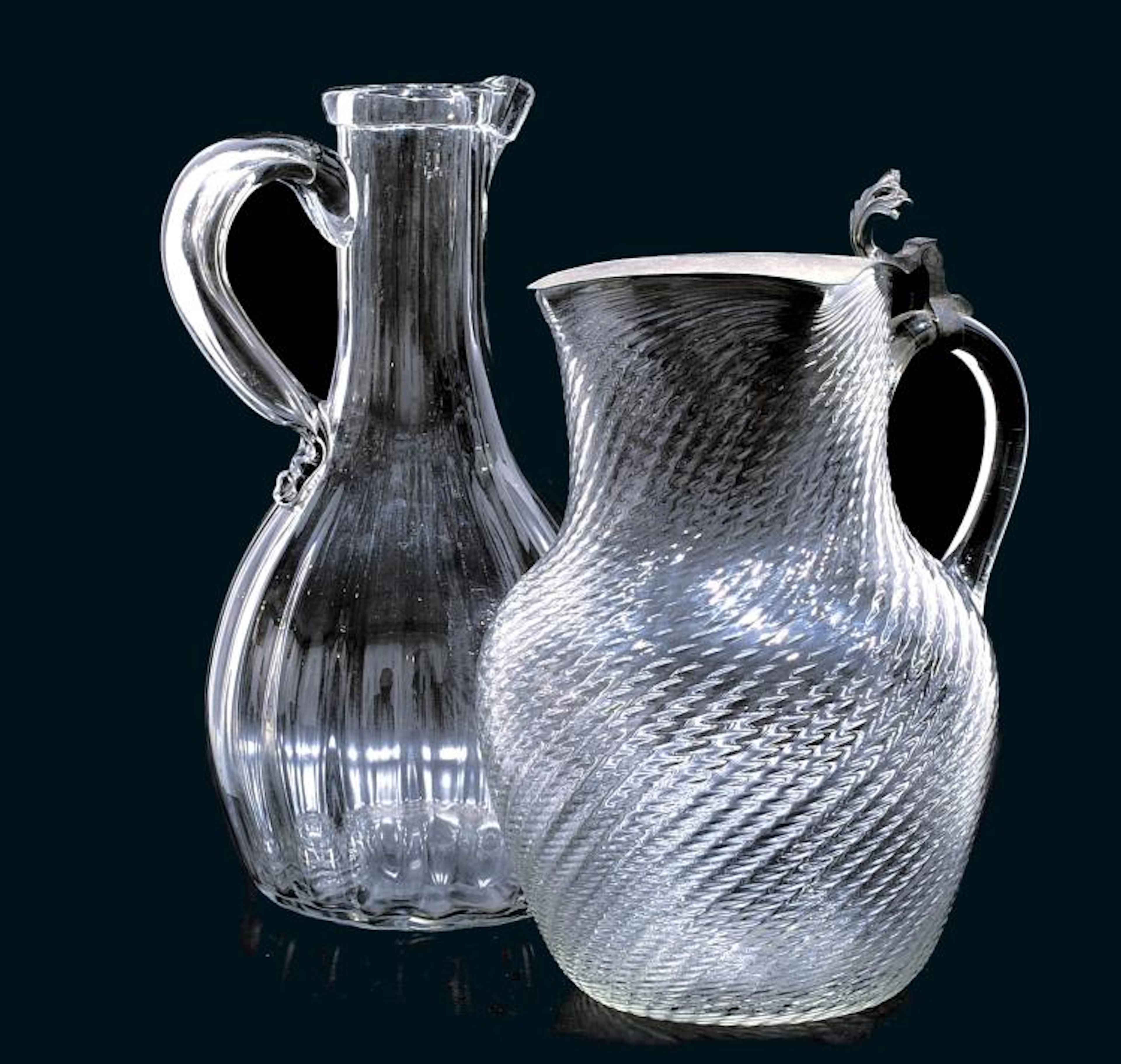 SUITE DE 2 CARAFES ANCIENNES
