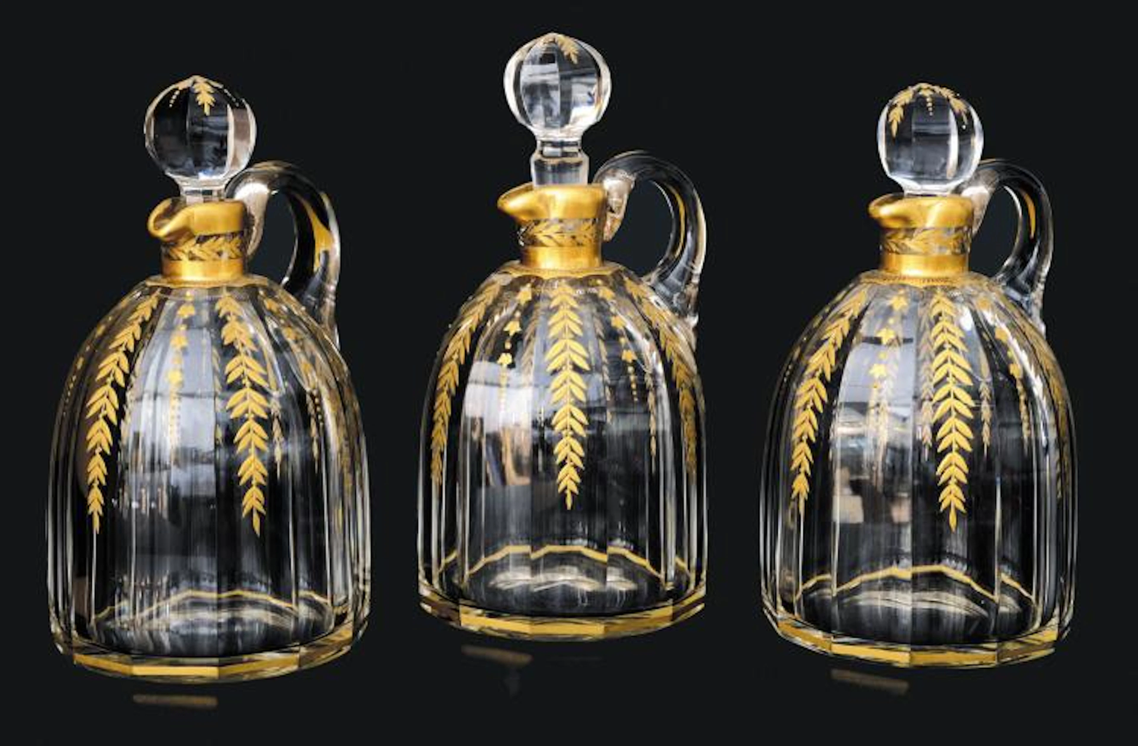 SUITE DE 3 CARAFES ANCIENNES