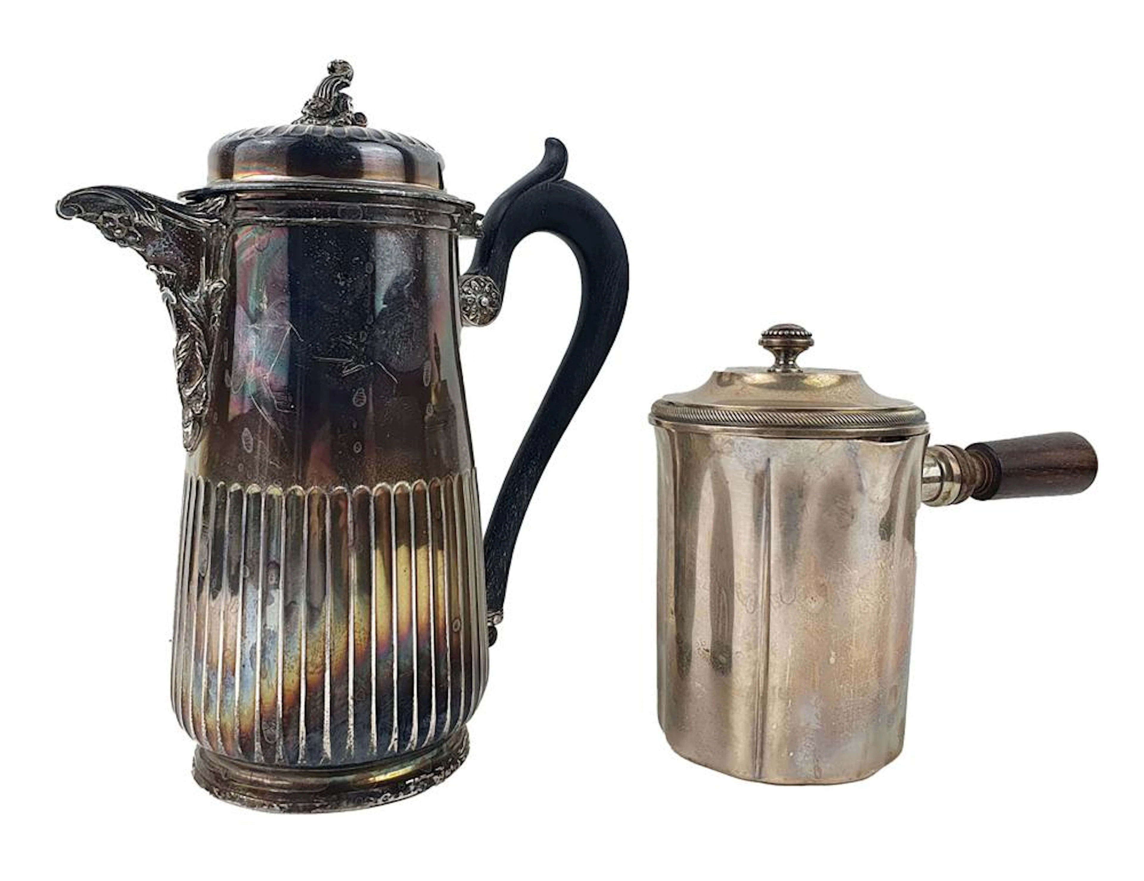 UNE VERSEUSE ET UNE CAFETIERE