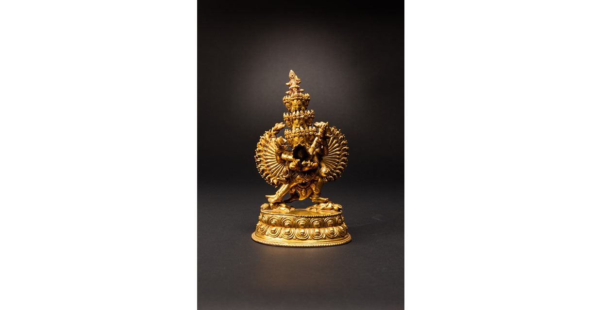 A CHINESE GILT-BRONZE FIGURE OF CHAKRASAMVARA AND VAJRAVARAHI | Barnebys