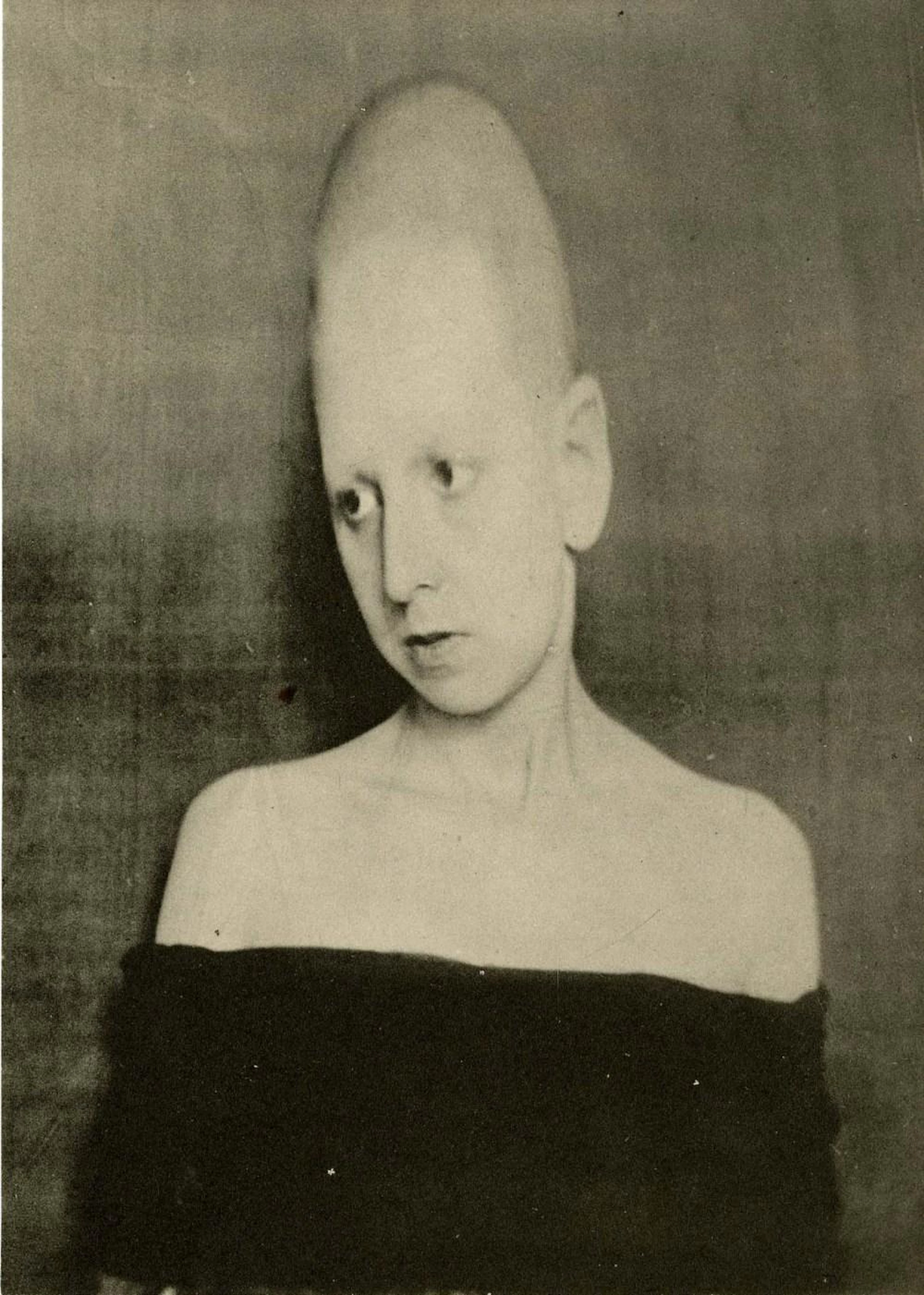 CLAUDE CAHUN - Autoportrait à tête allongée