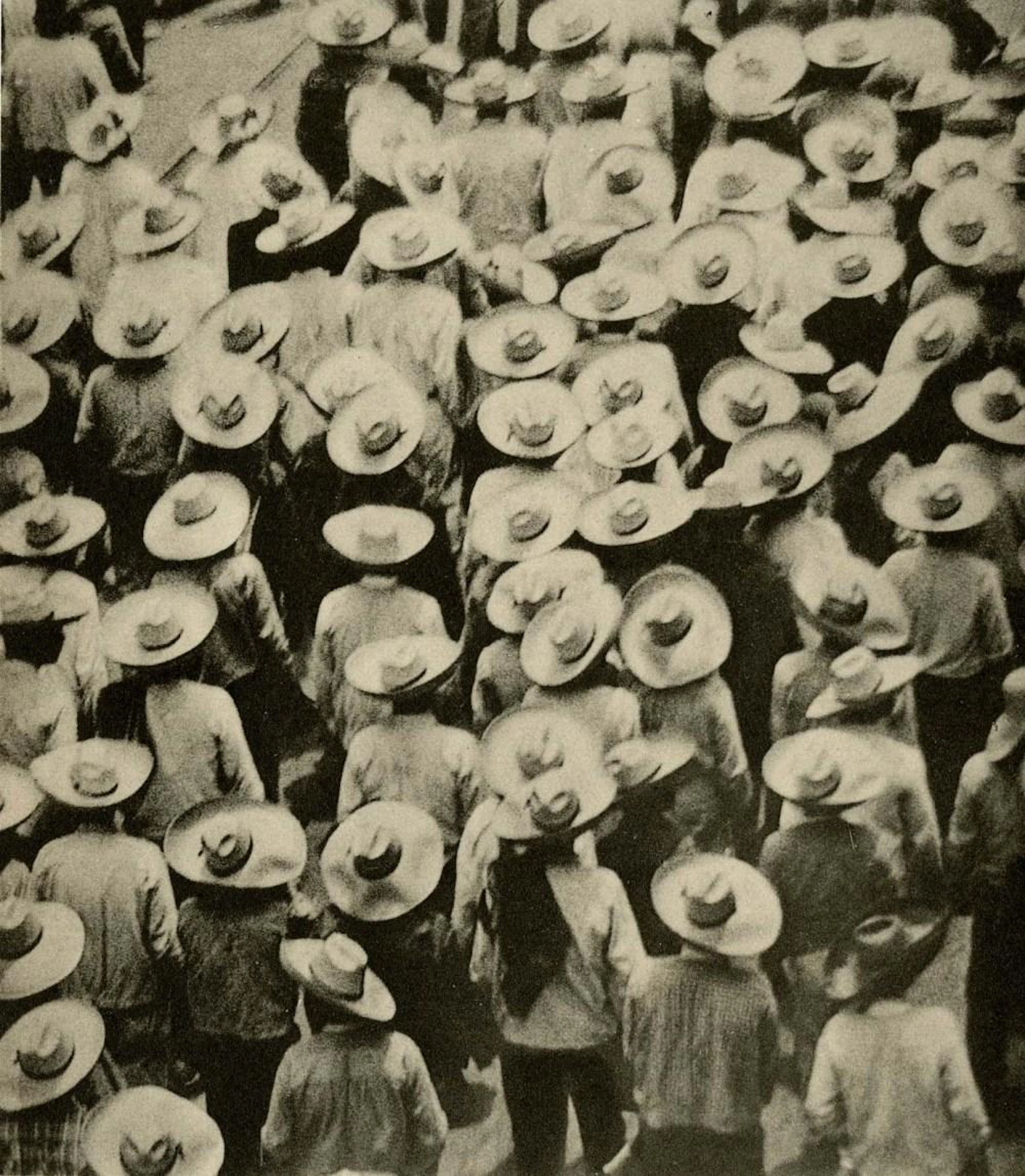 TINA MODOTTI - Workers Parade - Original vintage photogravure