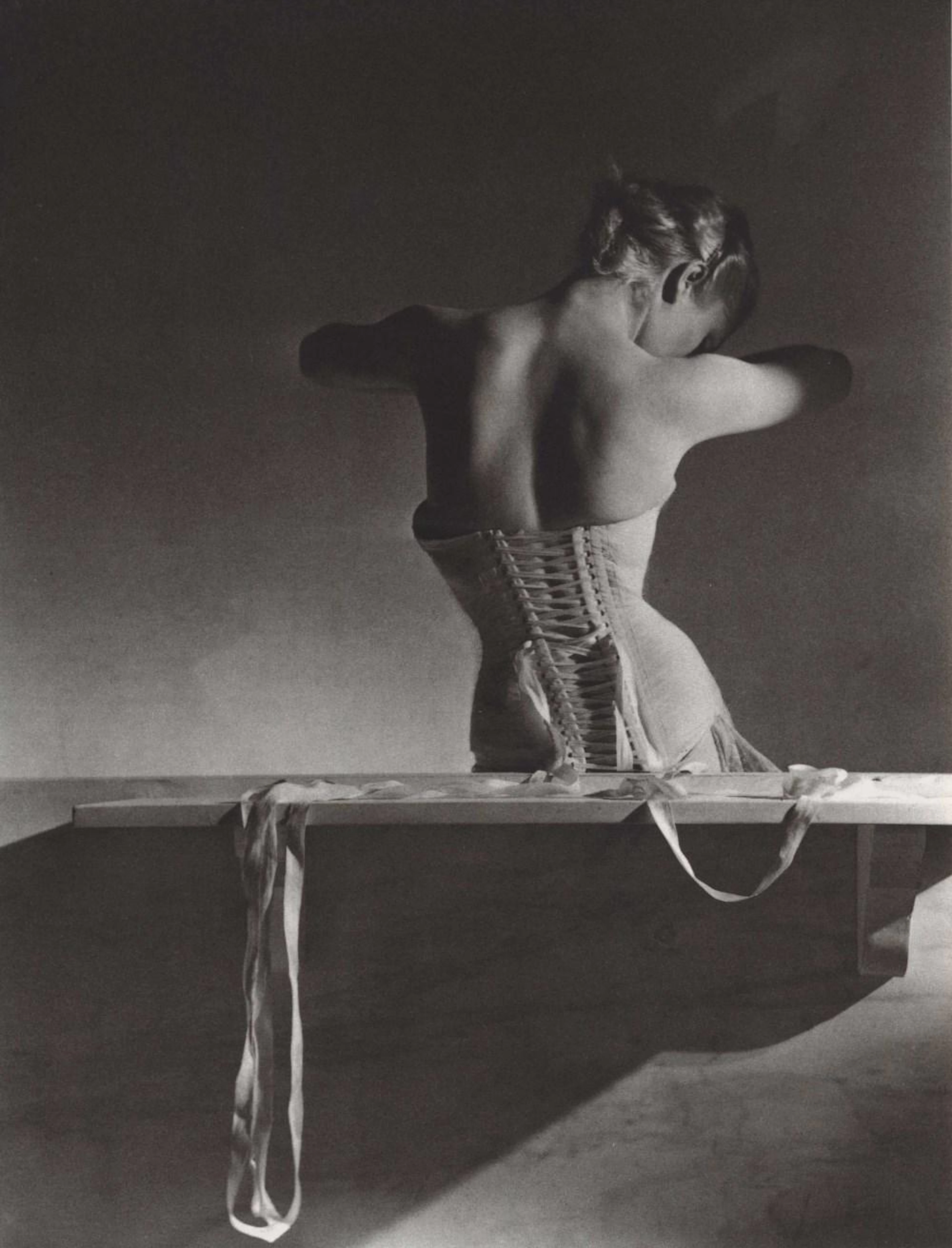 HORST P. HORST - Mainbocher Corset, Paris - Original photogravure