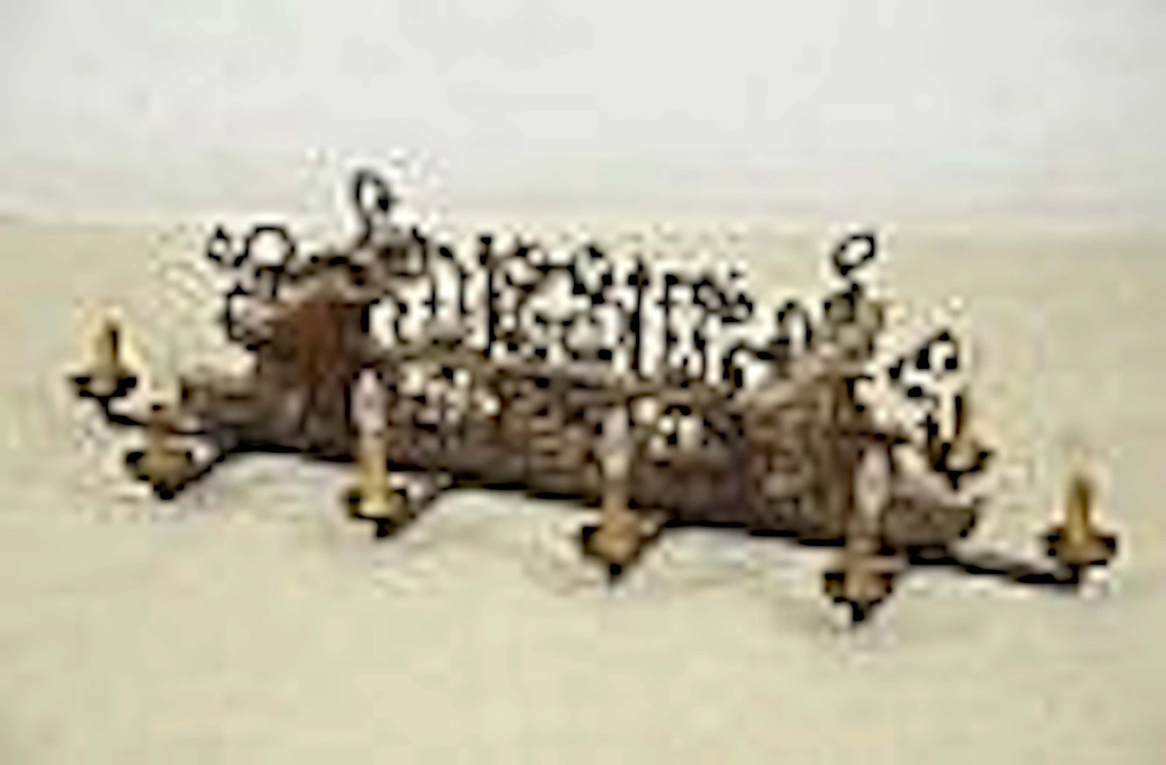Category: Lighting Lustre en bois sculpté (Morceau