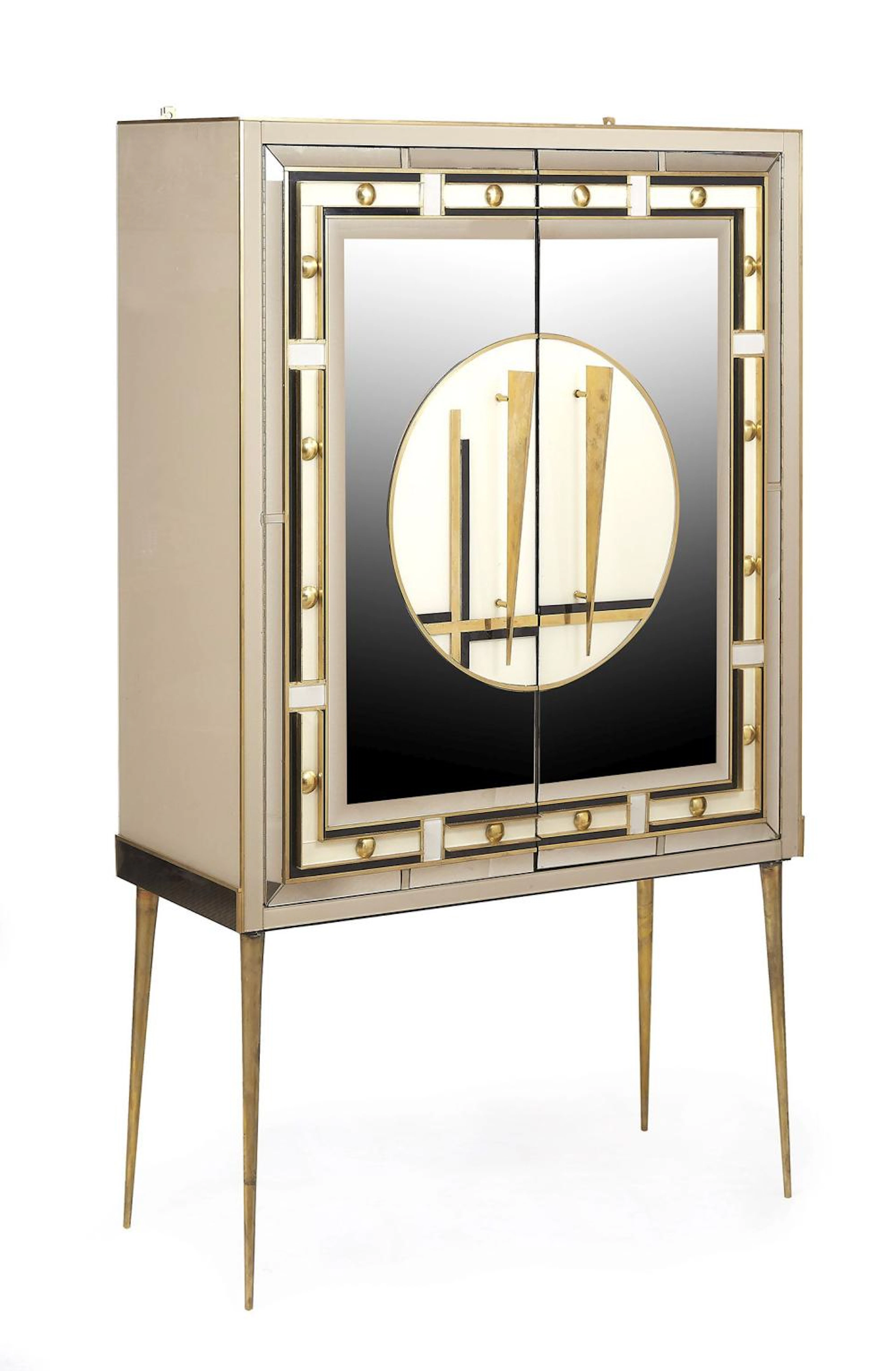 Cabinet ouvrant par deux vantaux en bronze