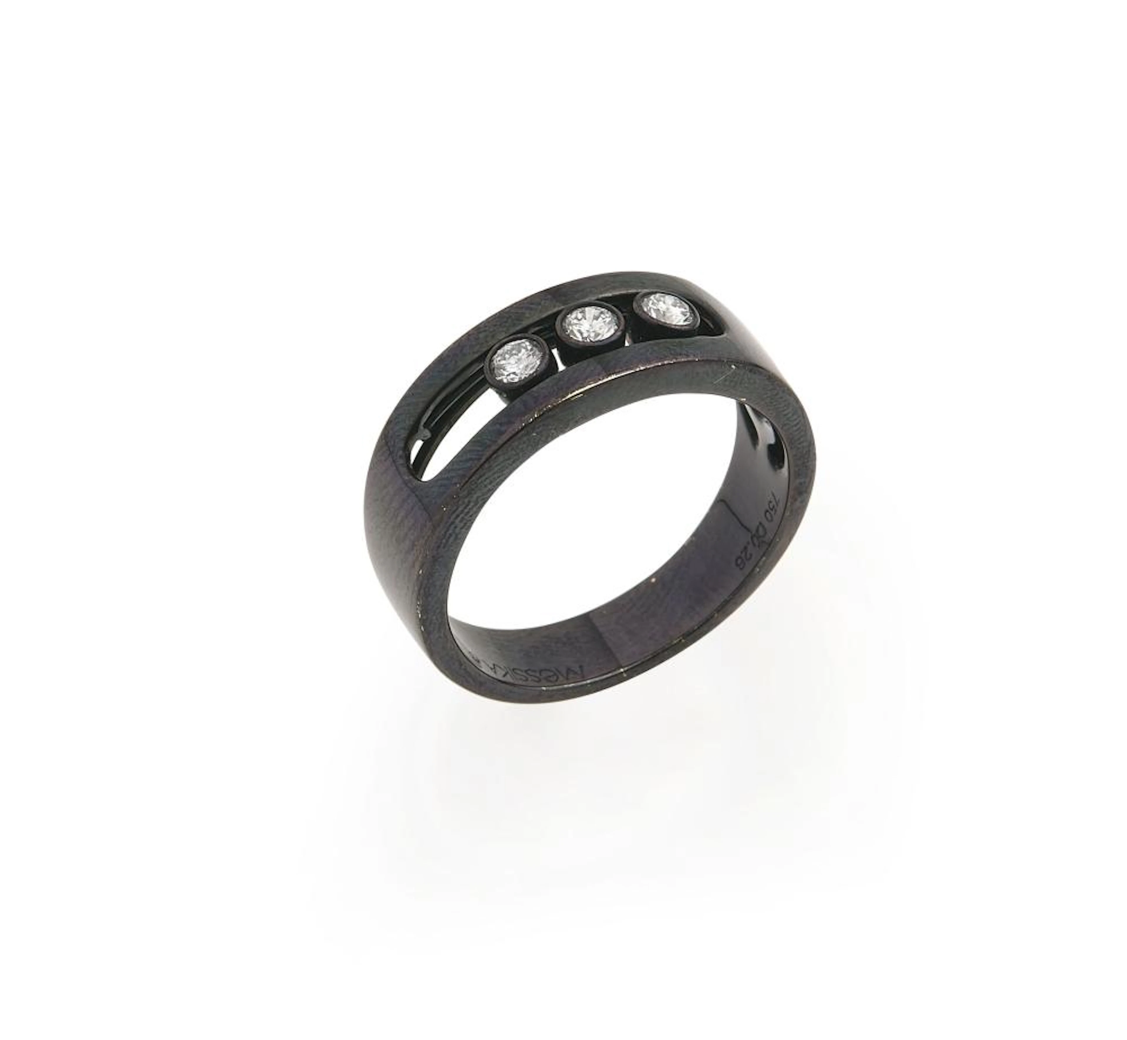 MESSIKA, Bague modèle New Love en or noirci 18K (750/°°), le plateau ajouré