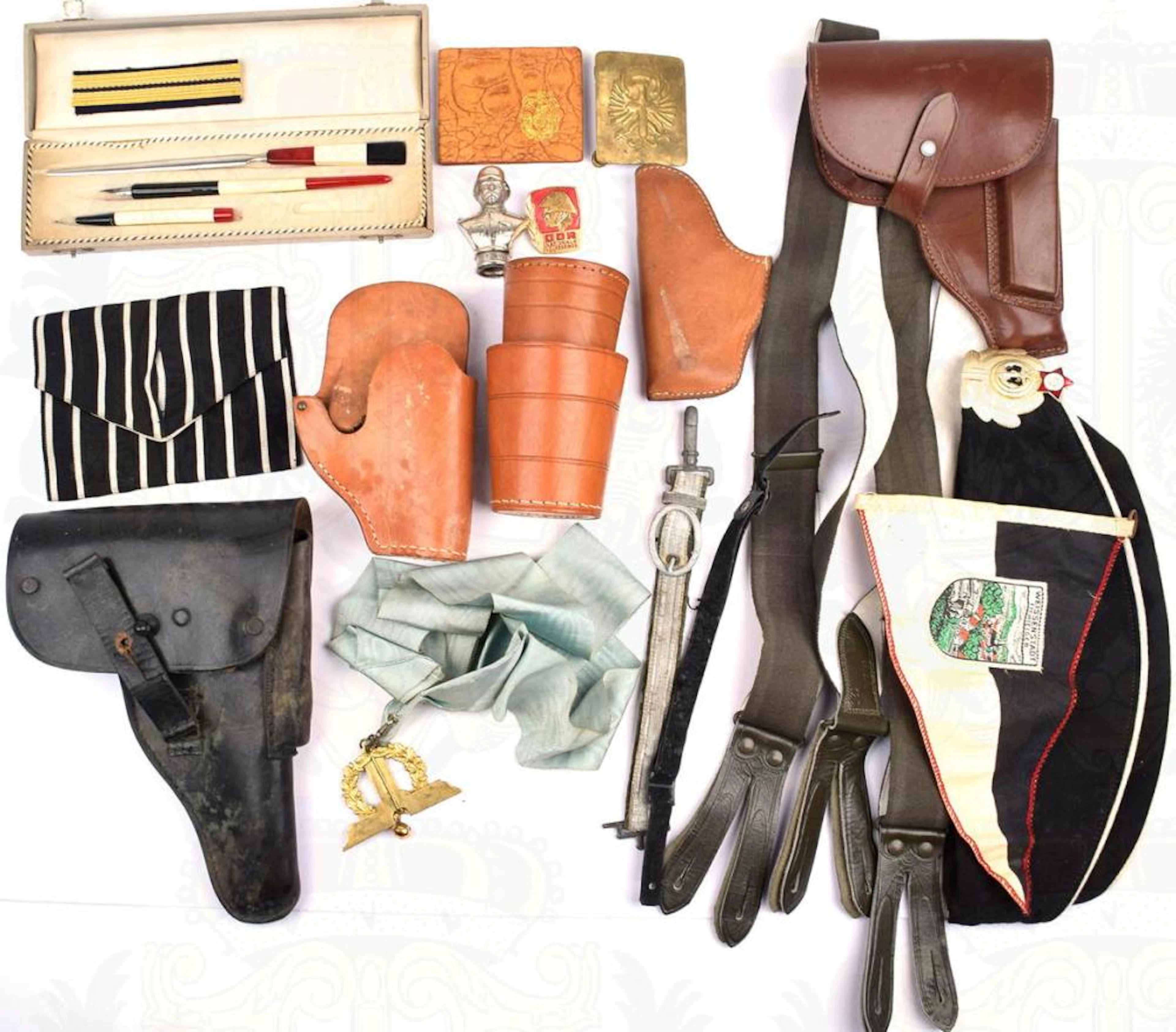 MIXED LOT OF EQUIPMENT - KONVOLUT AUSRÜSTUNG, ges. 13 Teile: 2 Pistolent
