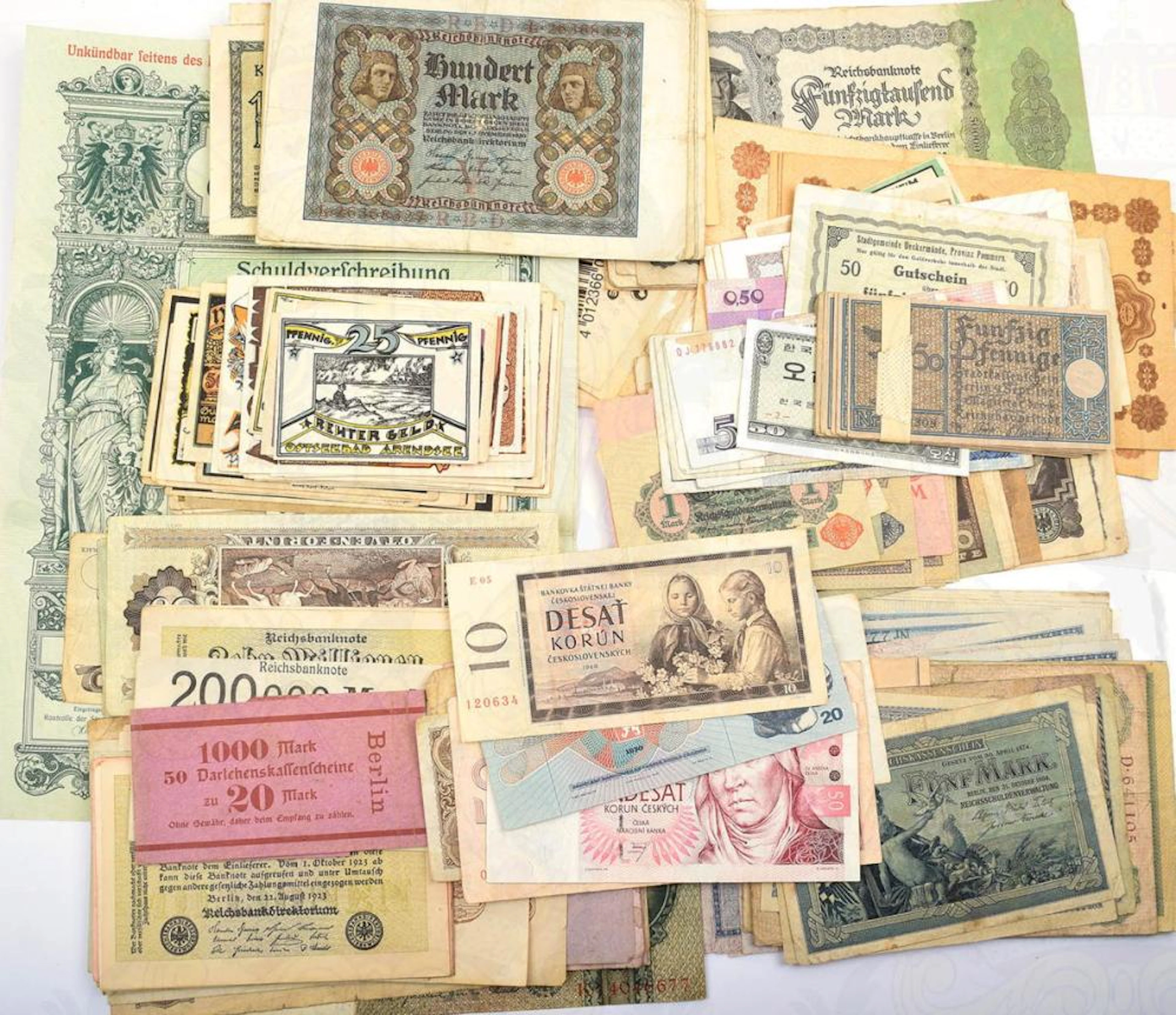 SAMMLUNG ÜBER 240 GELDSCHEINE COLLECTION OF MORE THAN 240 BANKNOTES