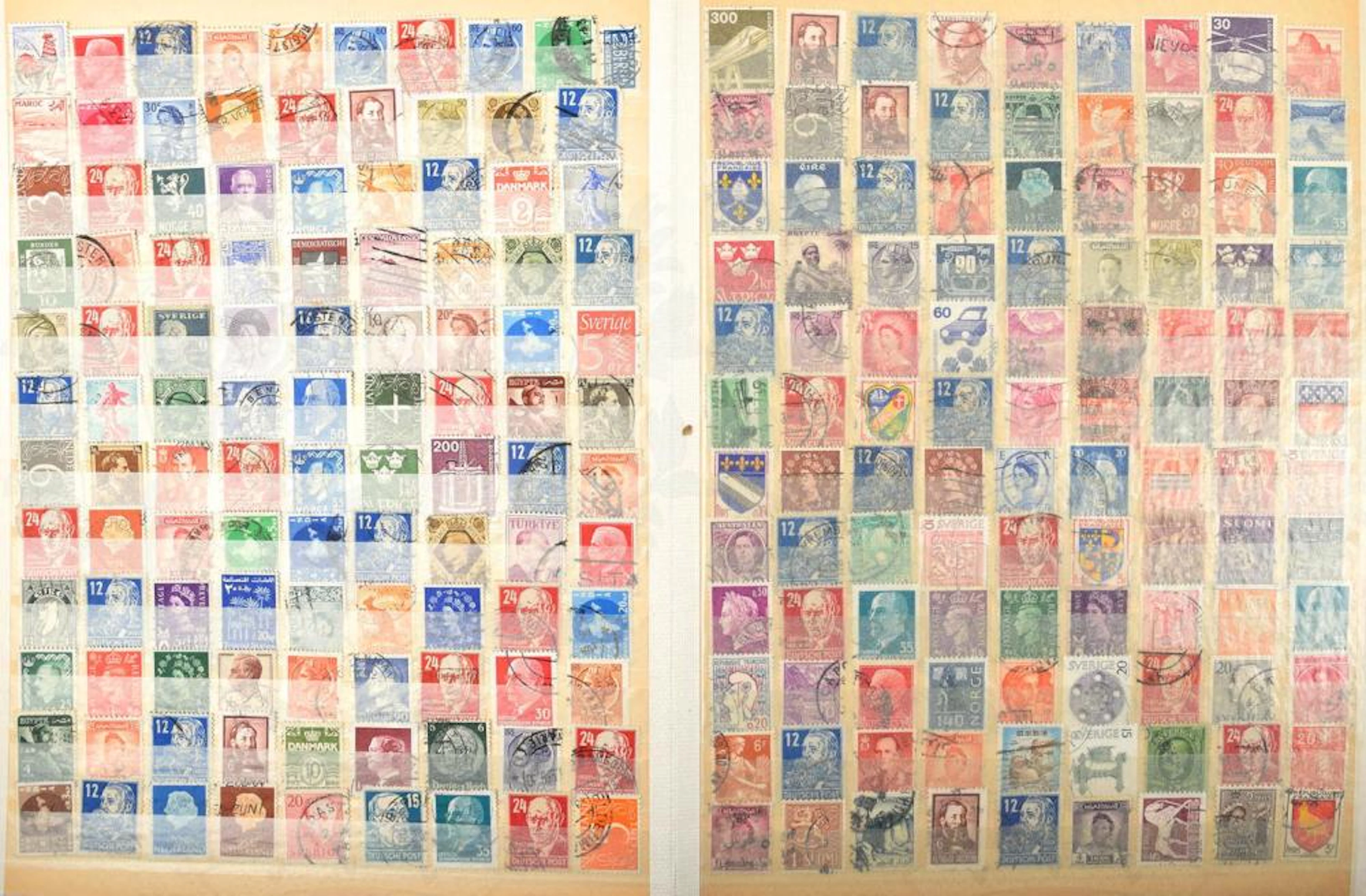 BRIEFMARKENALBUM MIT 7000 BRIEFMARKE