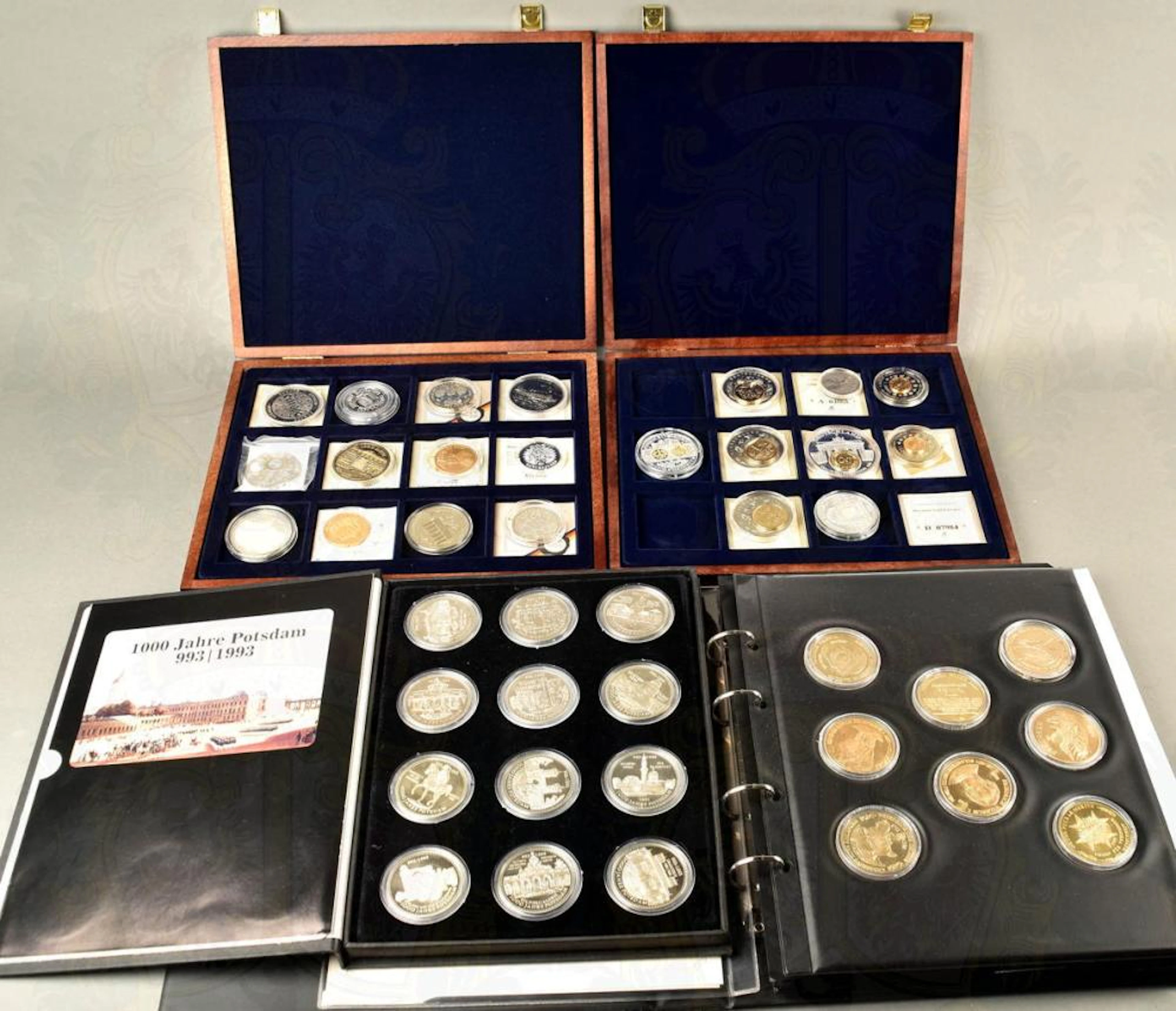 Collection of 145 commemorative coins and medals 1971-1999
