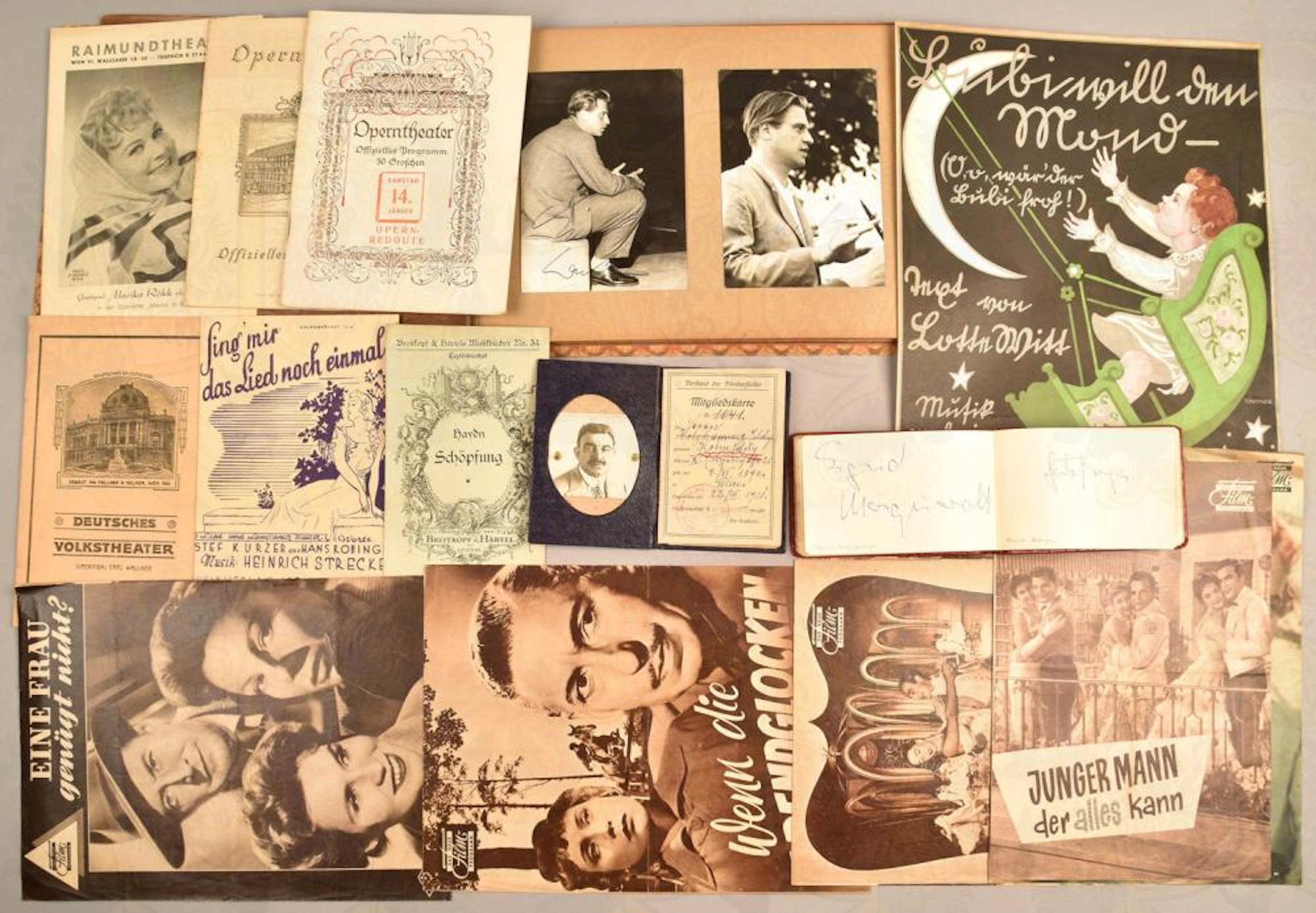 200 Theaterprogramme, Zeitungen, Fotos - 200 theatre programs and newspapers