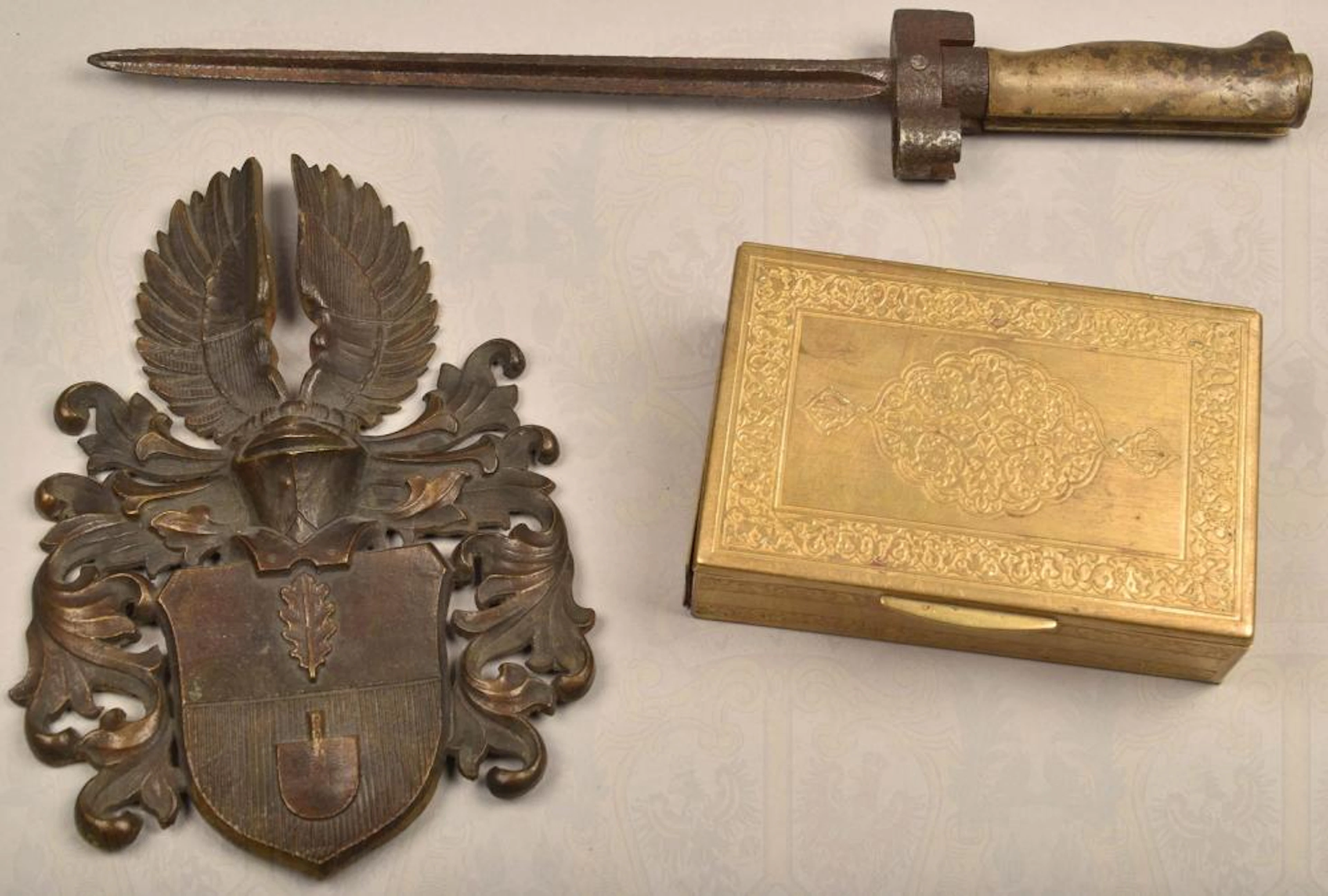 KONVOLUT SEITENGEWEHR UND WAPPE