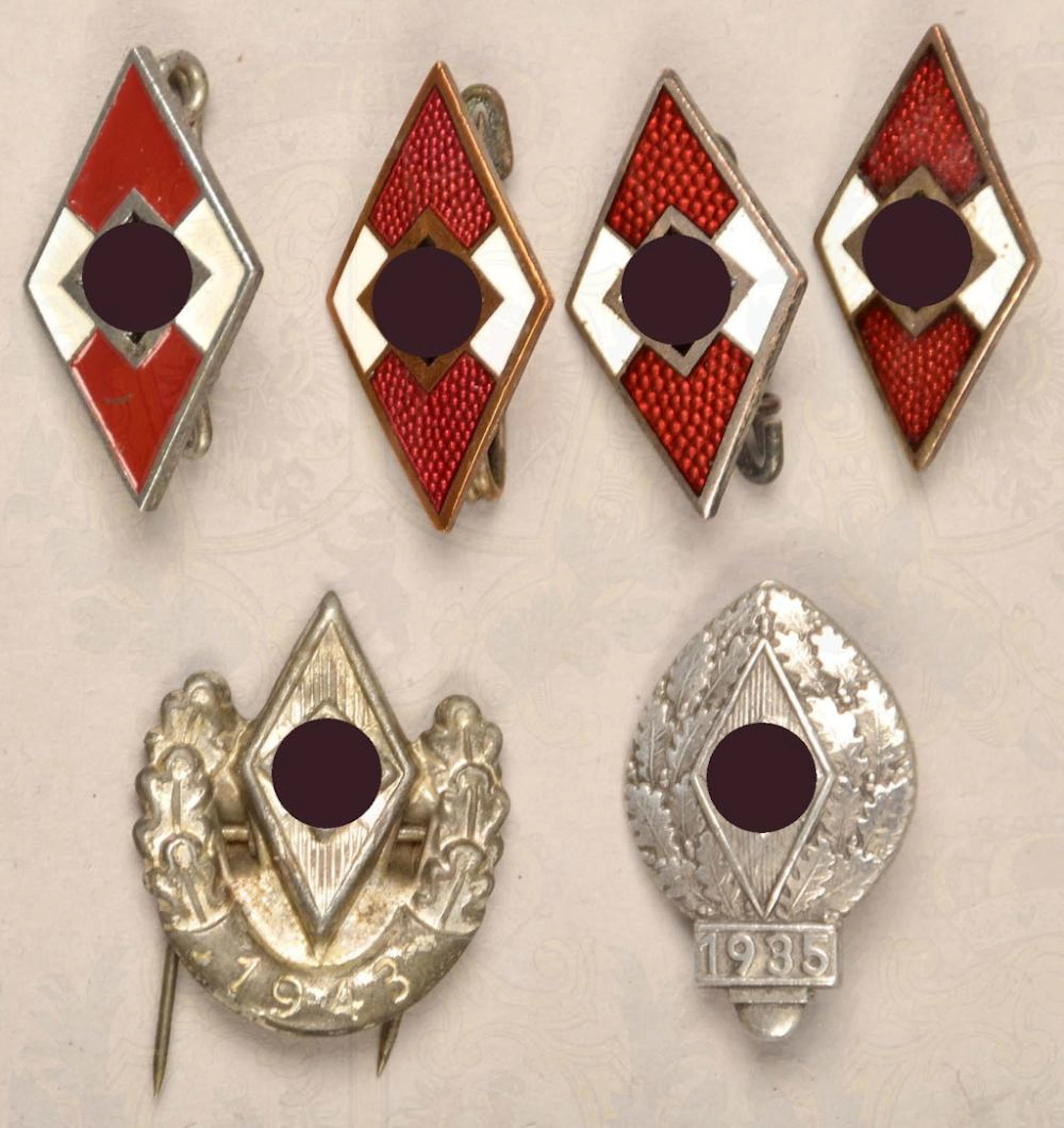 4 HJ-Abzeichen und 2 Siegernadeln 4 Hitler Youth badges and 2 HJ winner's pins
