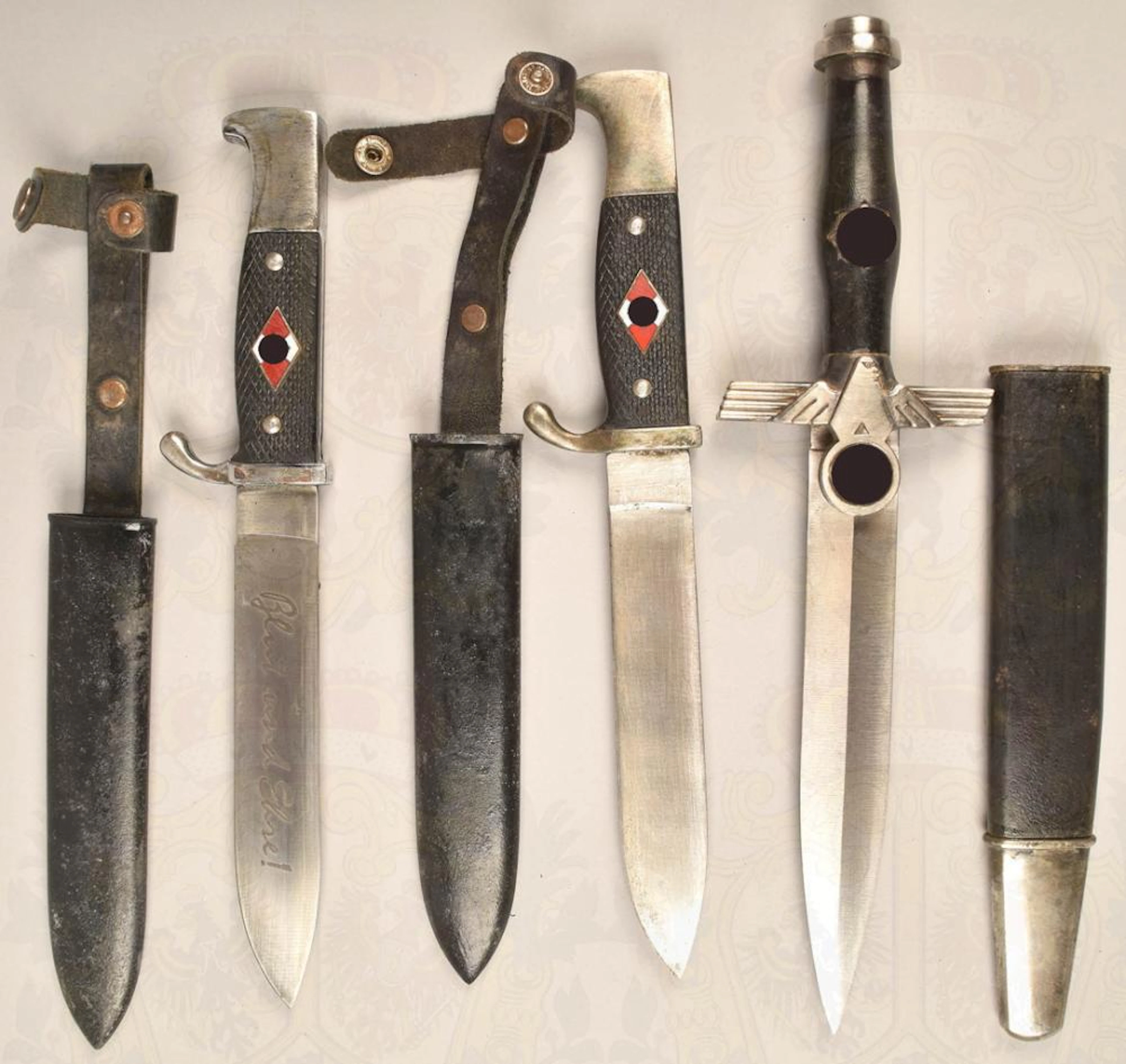 2 HJ-Fahrtenmesser und 1 RLB-Dolch für Unterführer