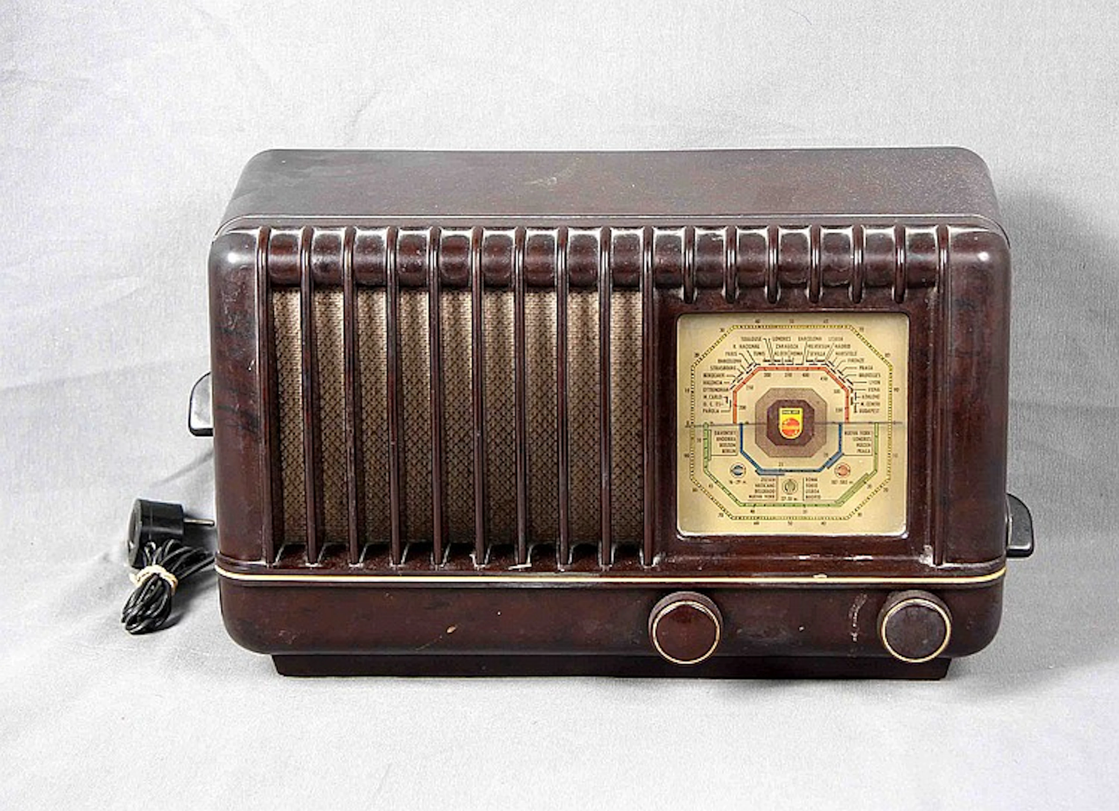Antigua radio de sobremesa
