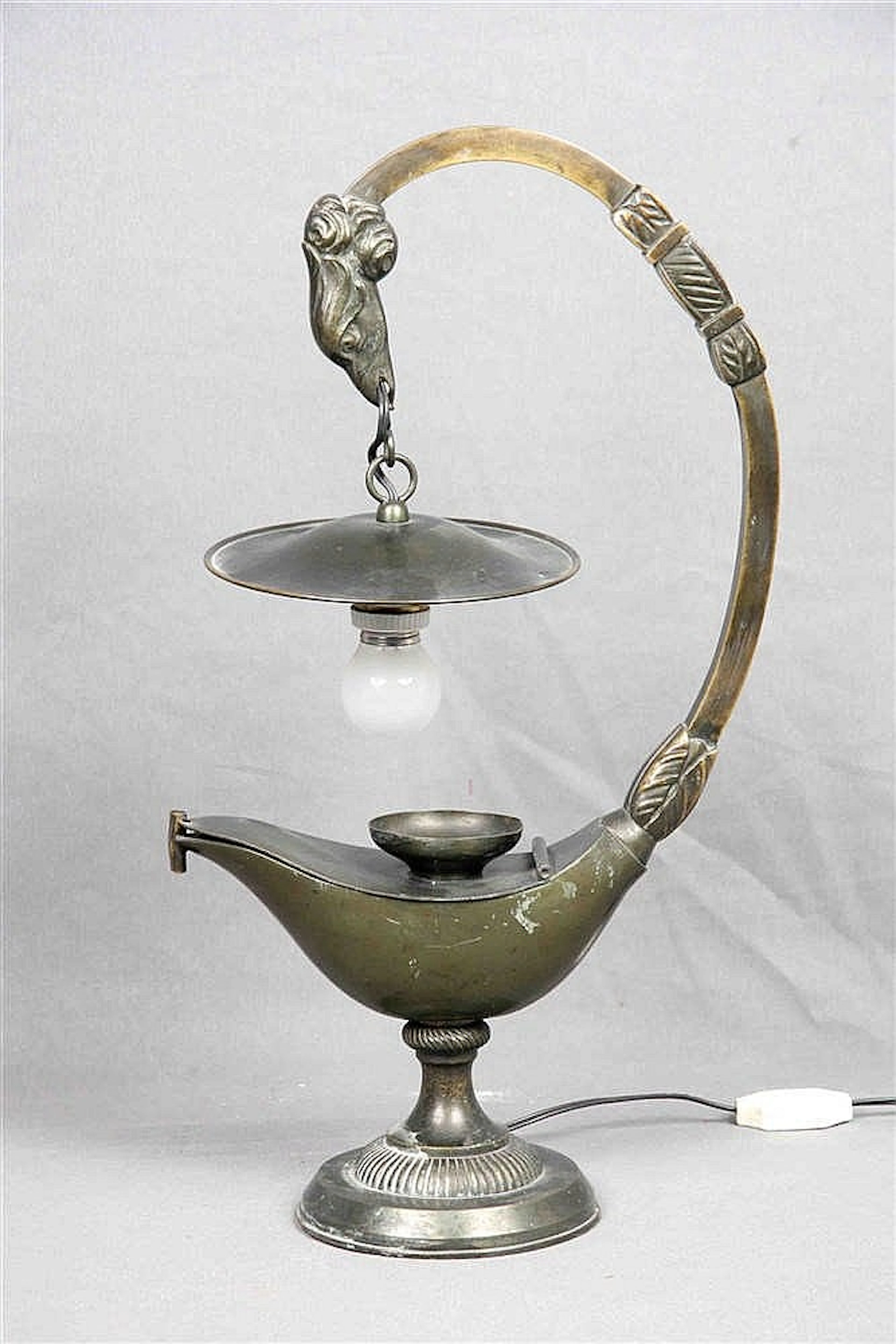 A BRONZE OIL LAMP, 19TH CENTURY