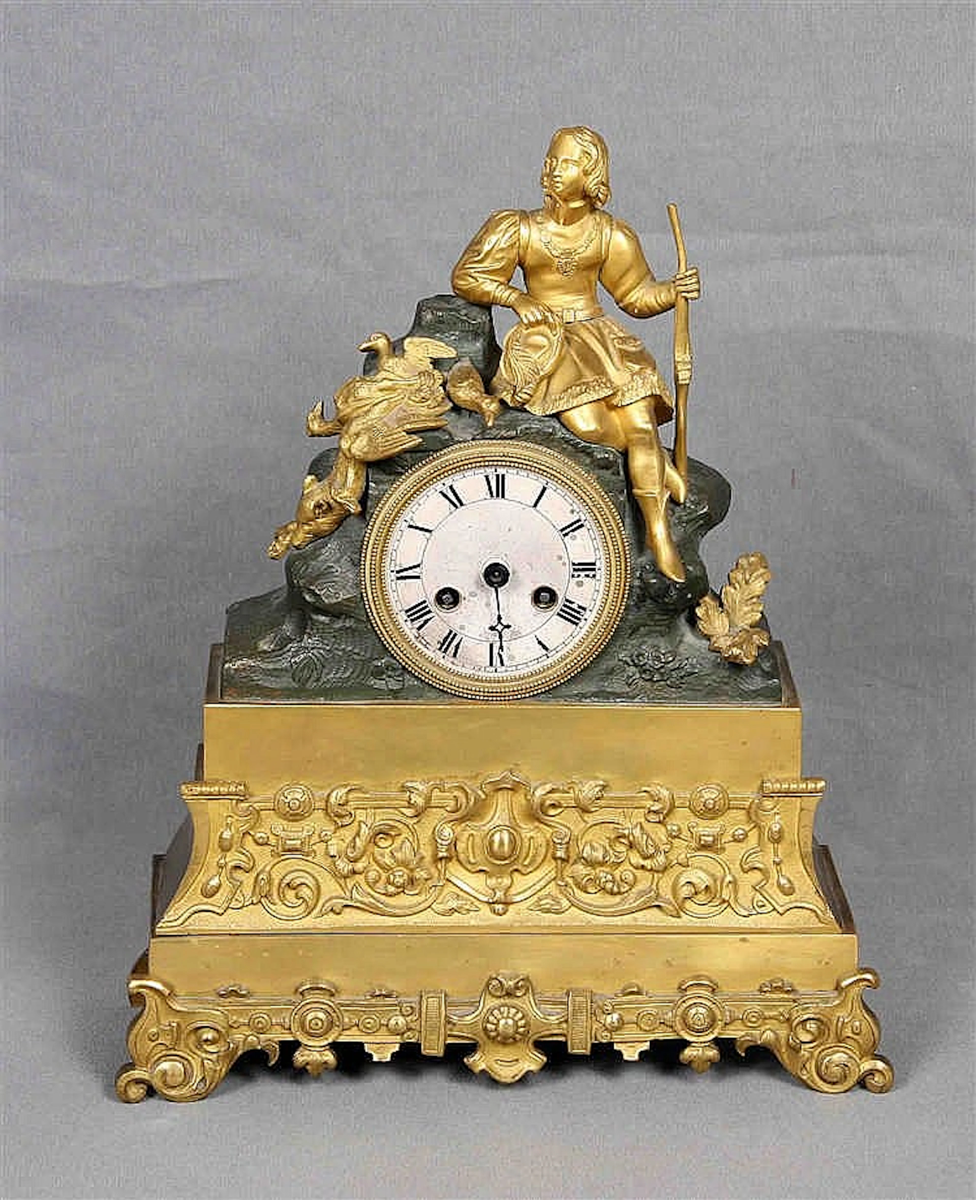 AN ANTIQUE SPANISH GILT BRONZE MANTEL CLOCK, 19TH/20TH CENTURY