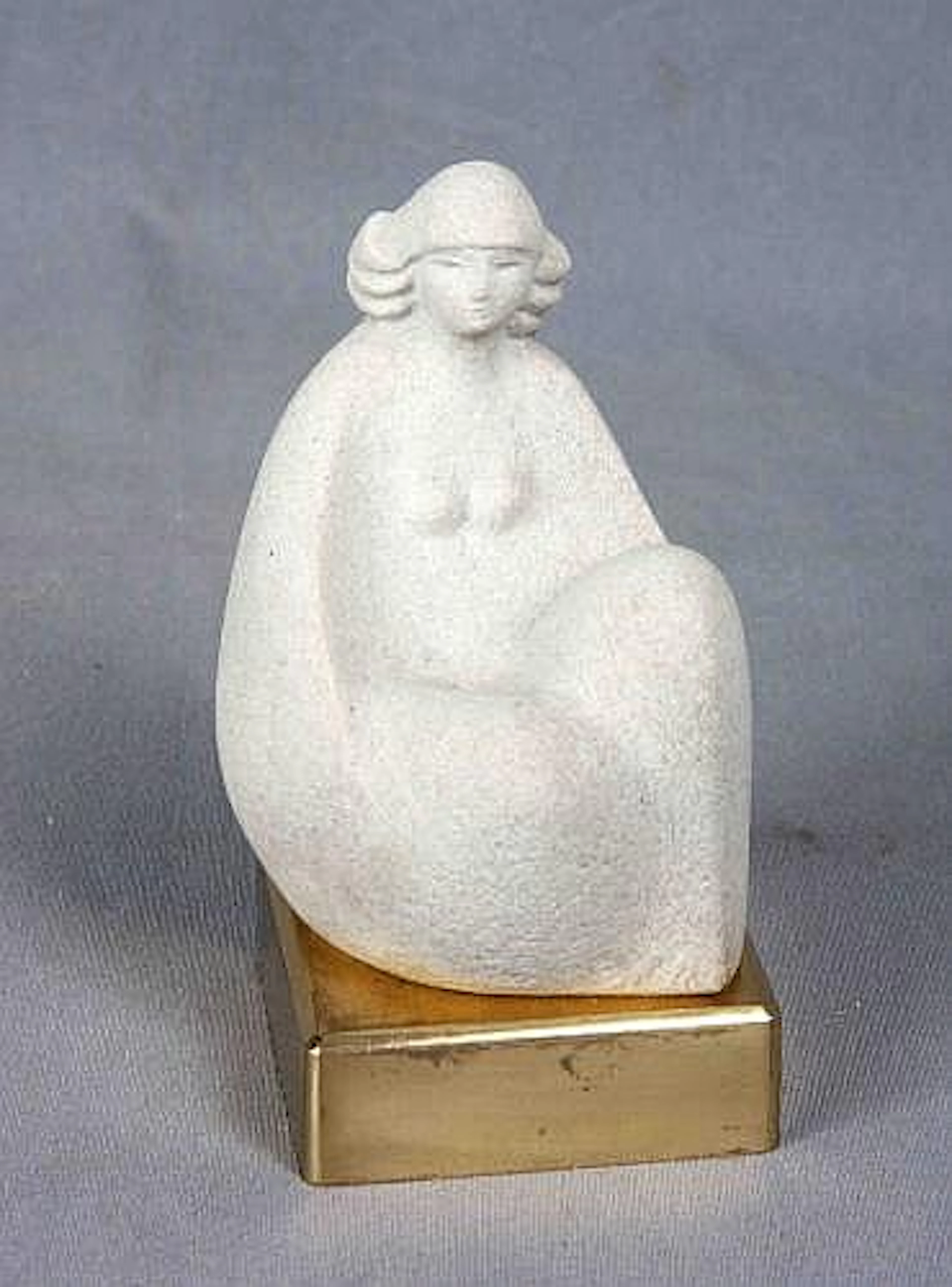 Escultura en piedra belga de la firma MARBELL, representando